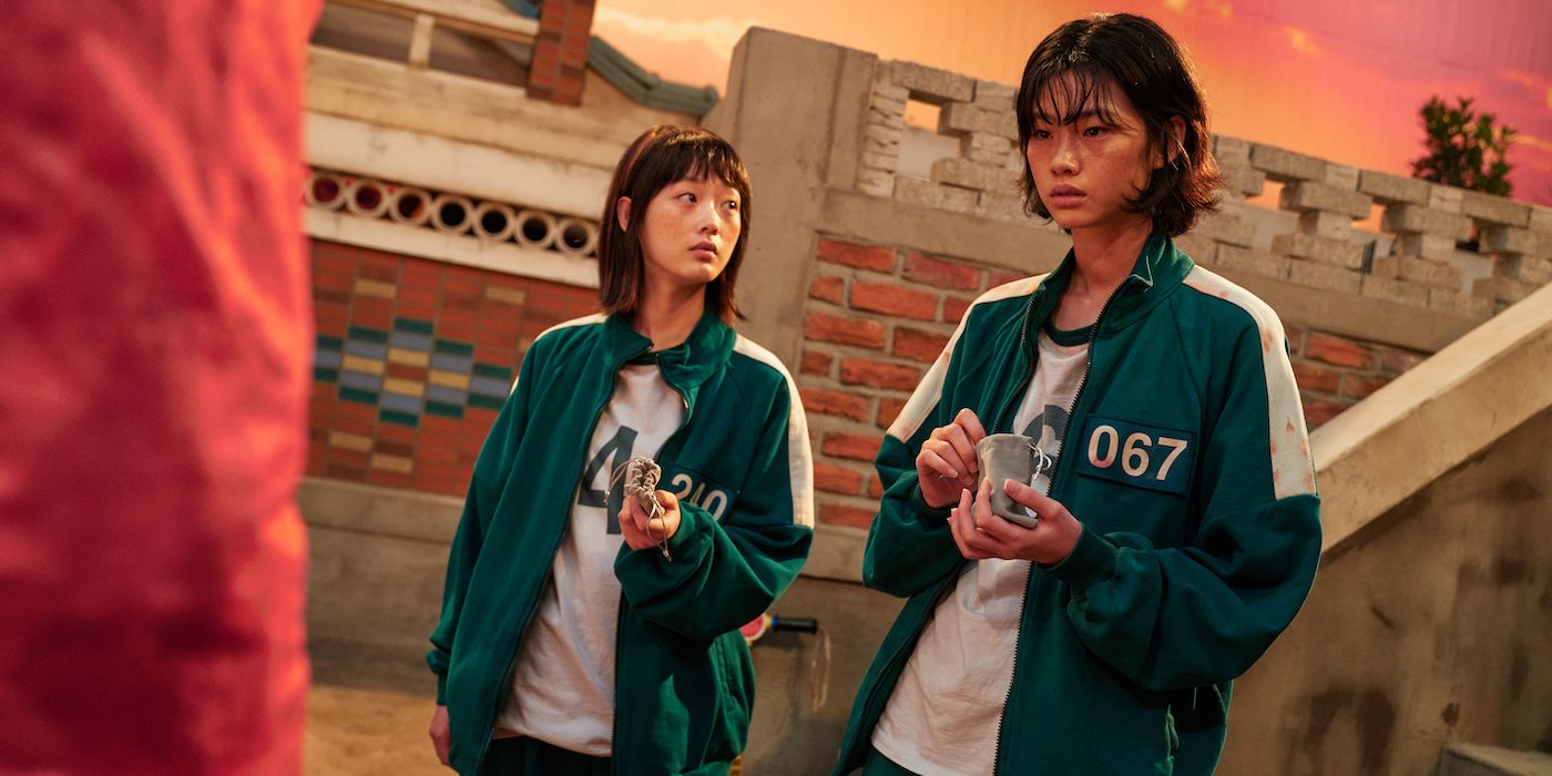 Lee Yoo-mi and Jung Ho-yeon in Squid Game