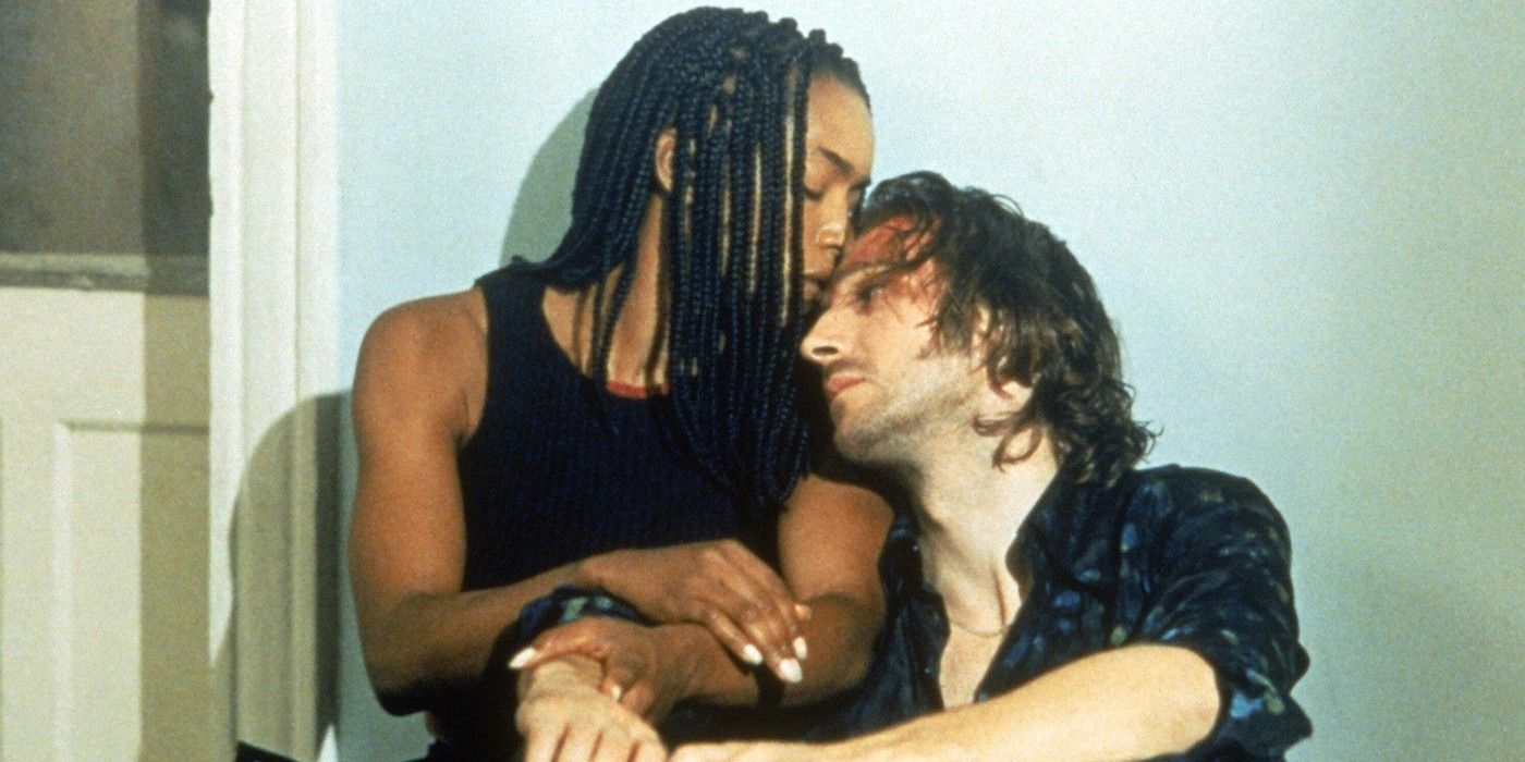 Angela Bassett et Ralph Fiennes dans Strange Days.