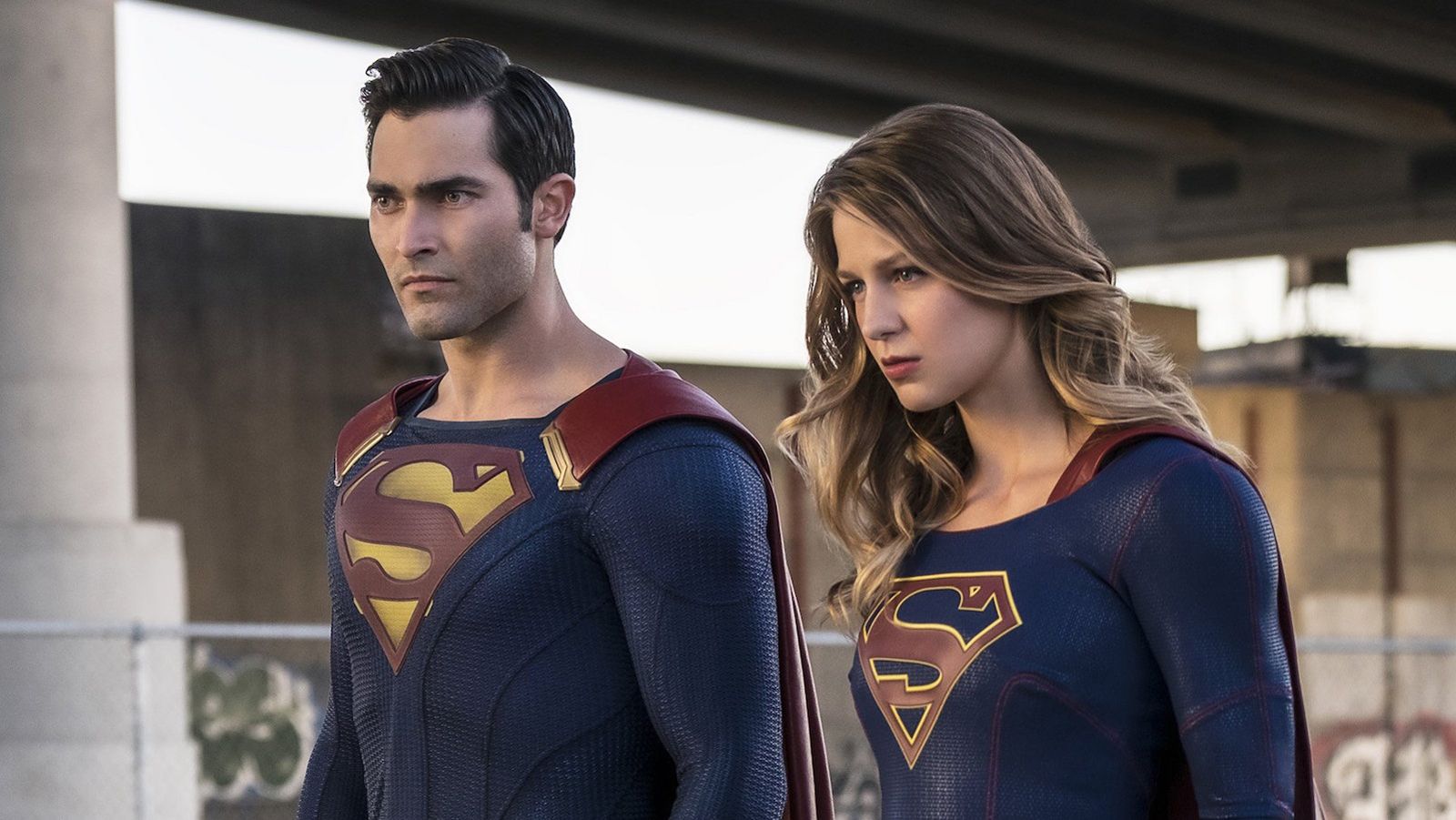 Tyler Hoechlin et Melissa Benoist dans Supergirl
