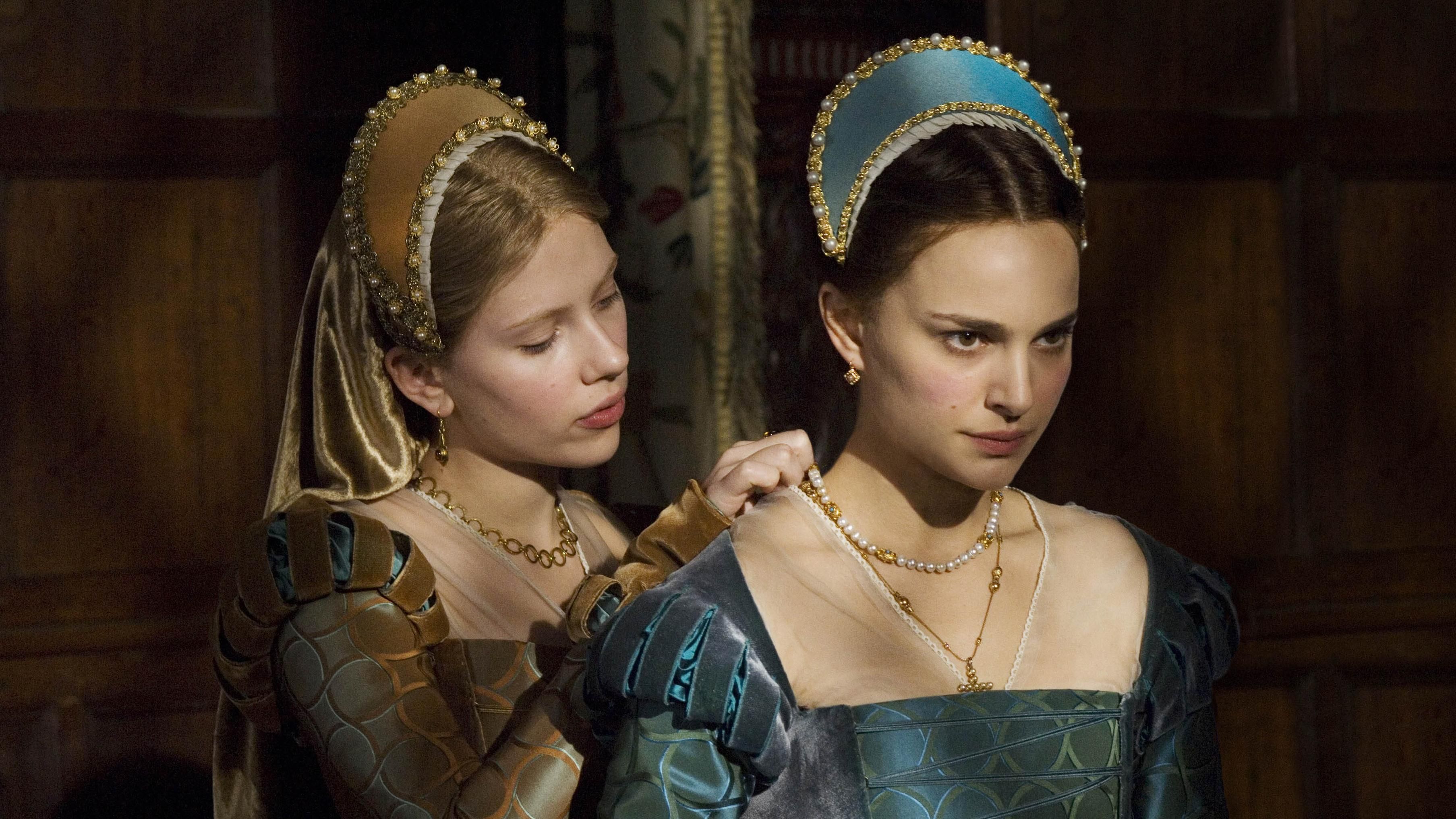 Scarlett Johanssen and Natalie Portman in The Other Boleyn Girl