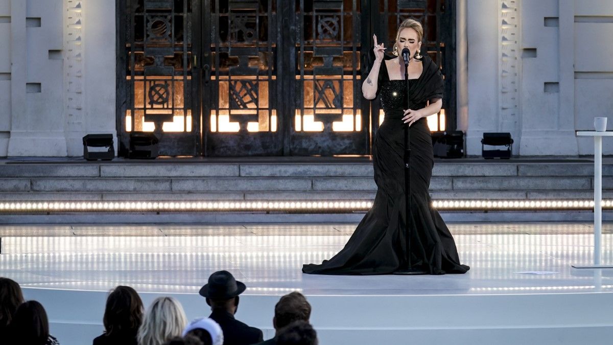 adele-one-night-only-stage