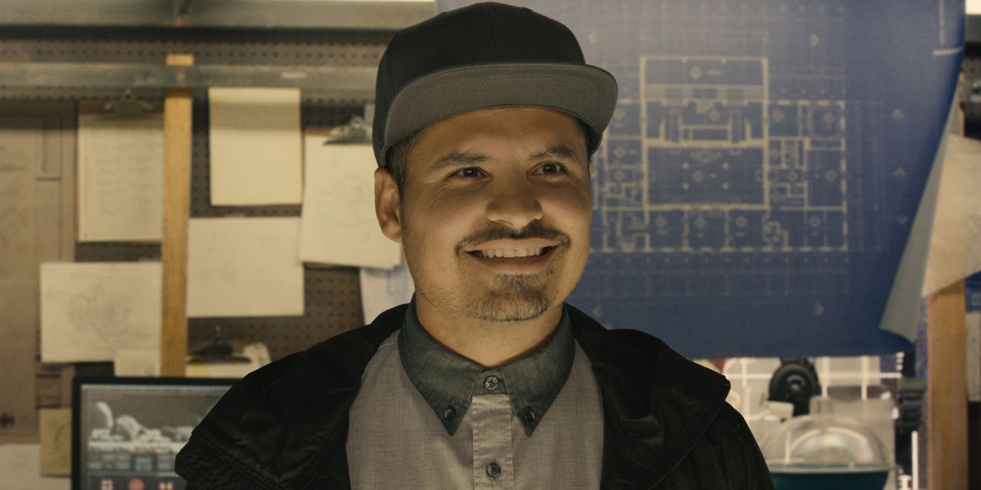 Luis, interpretado por Michael Peña, sorri no 'Homem-Formiga' do MCU.