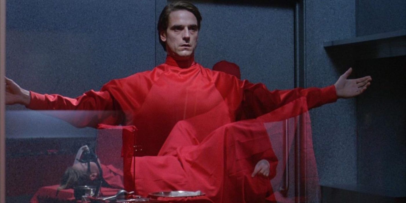 Jeremy Irons Elliot preppring for surgery in Dead Ringers