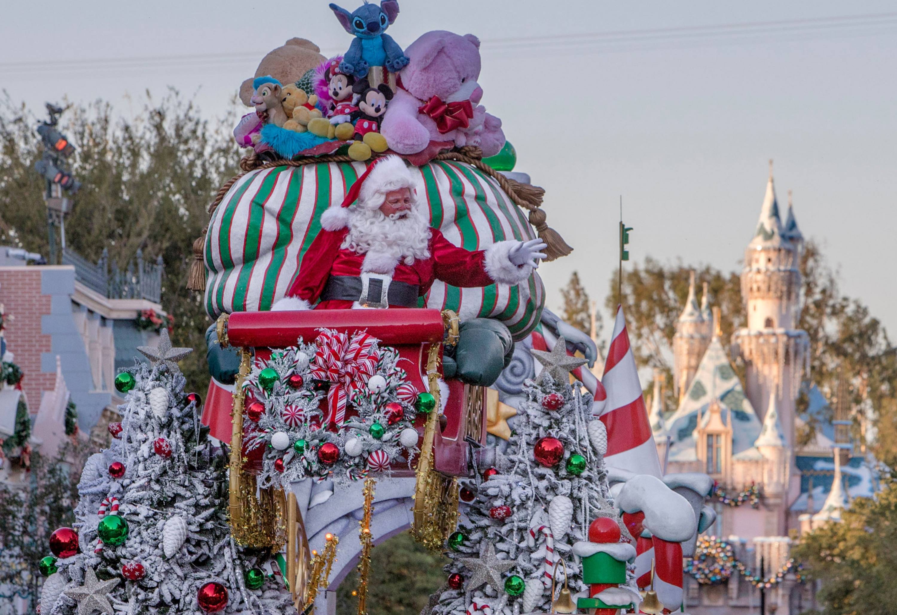 Ppearls In The Park Disneyland Christmas 2022 A Sneak Peak At Disneyland's Christmas Food, Merch & Merriest Nights Party