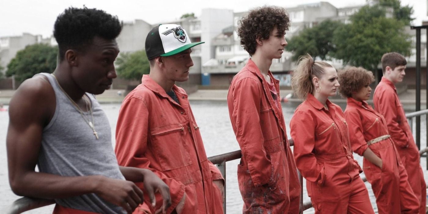 The original cast of Misfits leaning against a railing.