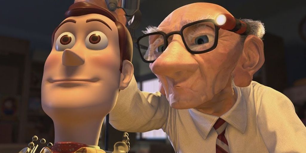 Woody, dont la voix est celle de Tom Hanks 2, est nettoyé par le Nettoyeur, dont la voix est celle de Jonathan Harris, dans Toy Story 2.
