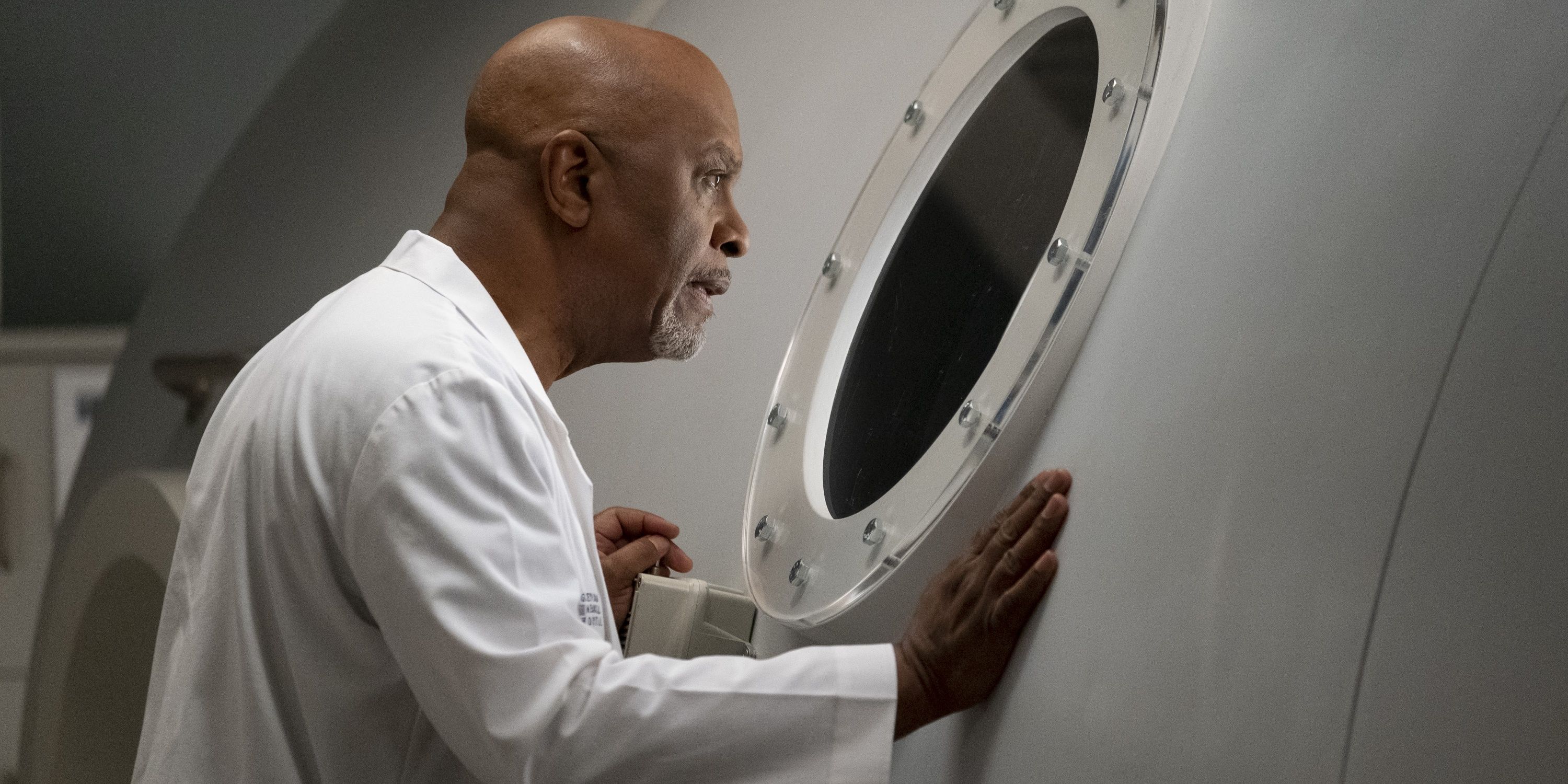 James Pickens Jr. as Dr. Richard Webber standing outside the hyperbaric chamber in the Jump Into The Fog, Grey's Anatomy episode