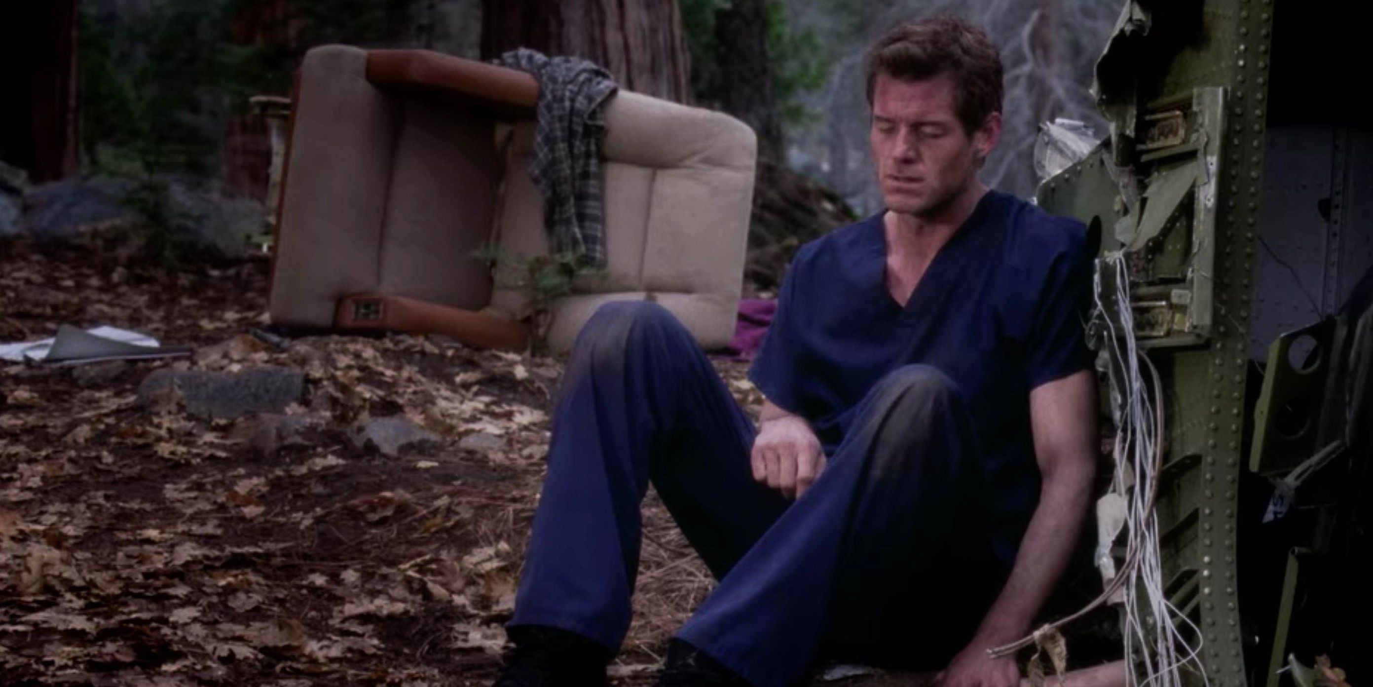 Eric Dane as Dr. Mark Sloan sitting outside a plane crash in The Flight, Grey's-Anatomy episode