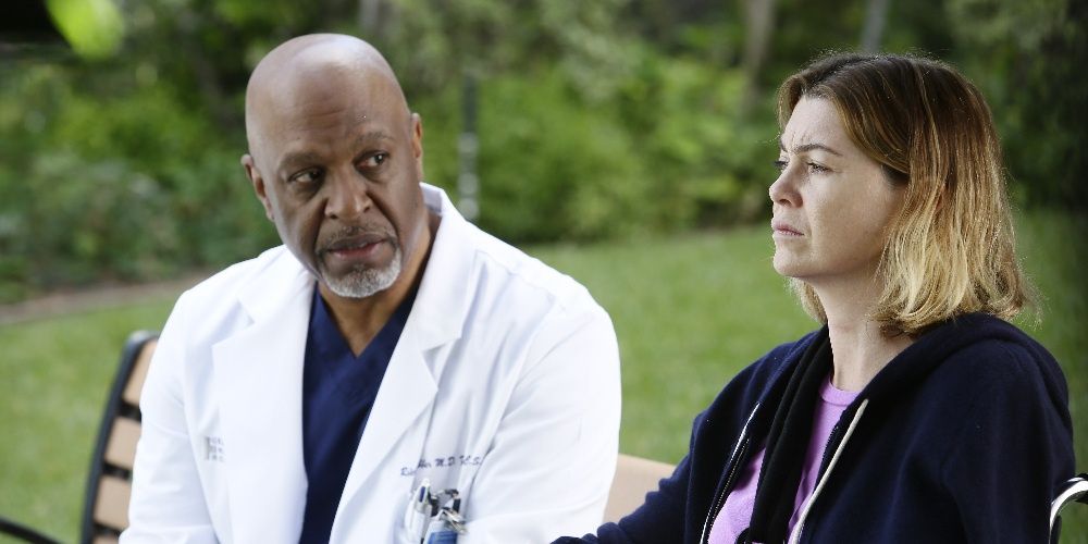James Pickens Jr. as Dr. Webber and Ellen Pompeo as Meredith Grey sitting outside on The Sound of Silence, Grey's Anatomy 