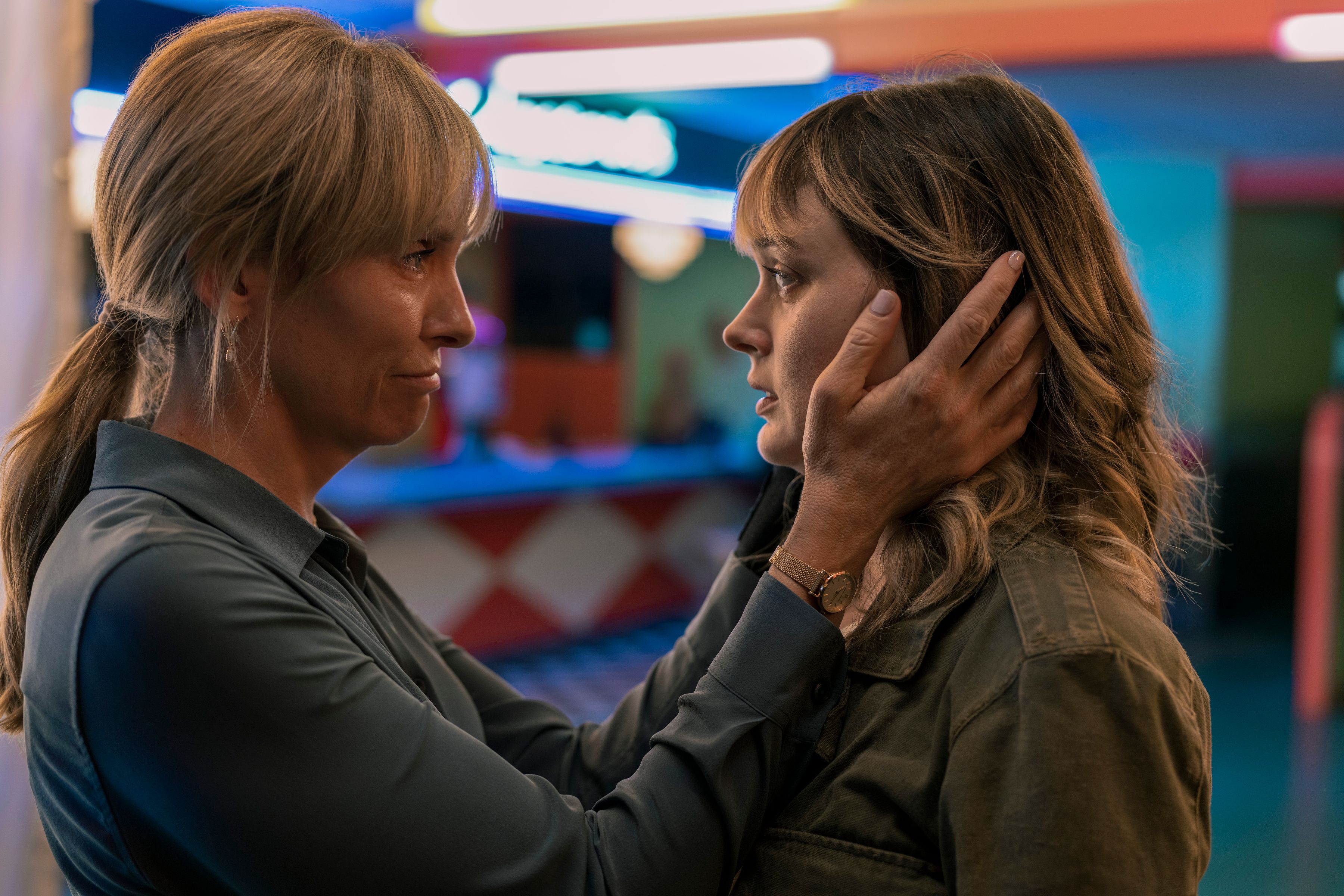 Pieces of Her Images Show Toni Collette & Bella Heathcote in Netflix Series