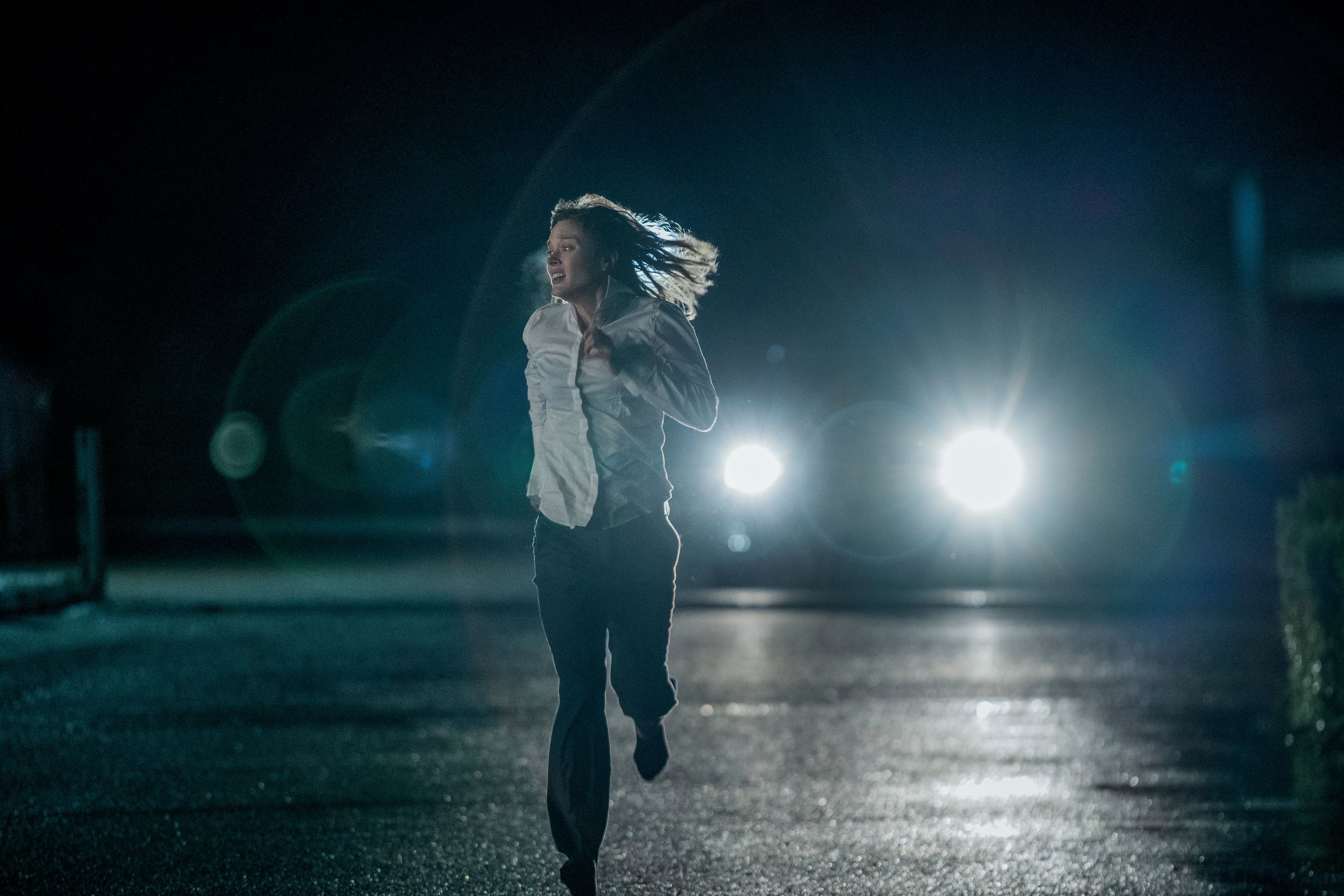 Pieces of Her Images Show Toni Collette & Bella Heathcote in Netflix Series