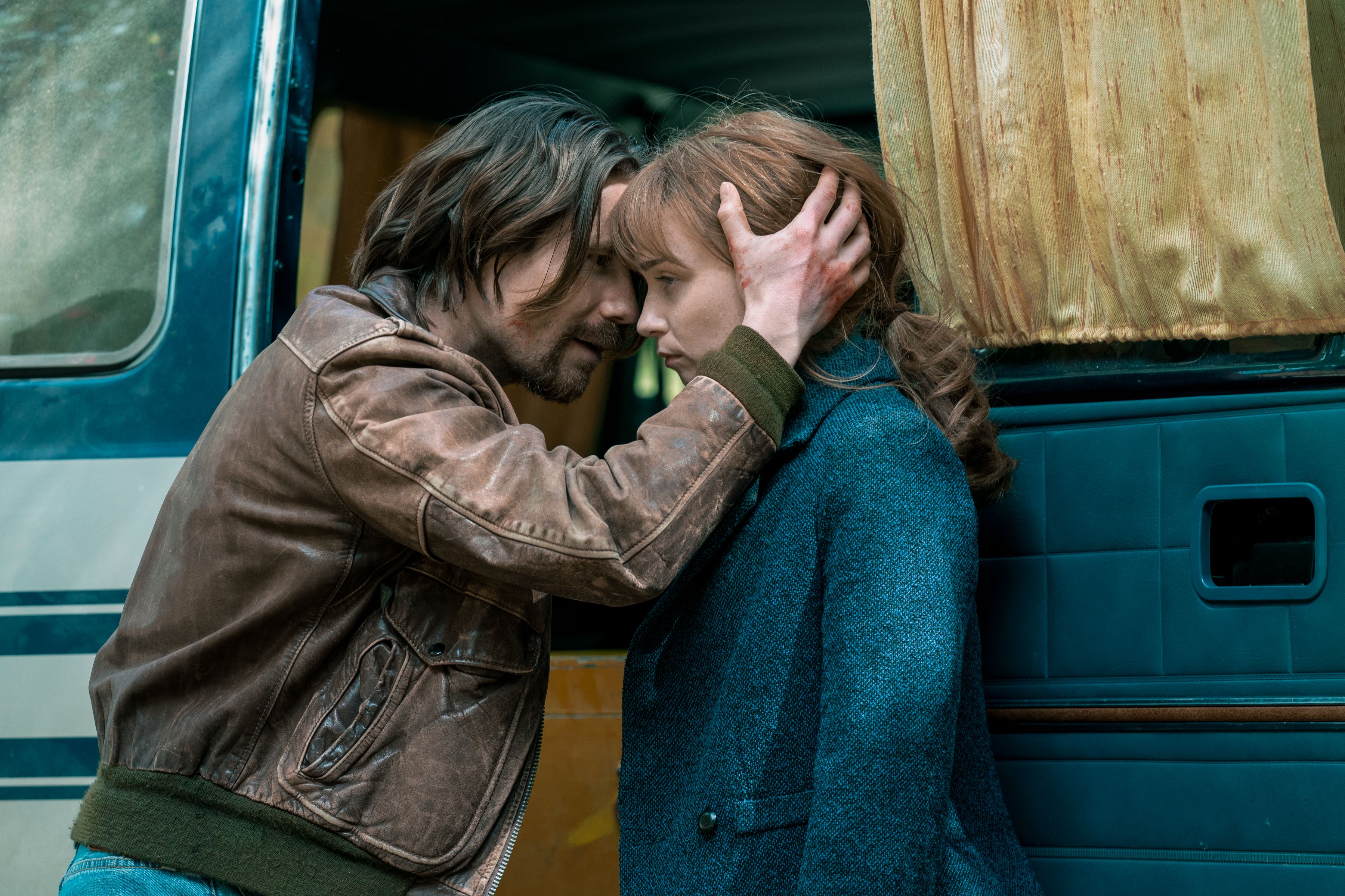 Pieces of Her Images Show Toni Collette & Bella Heathcote in Netflix Series