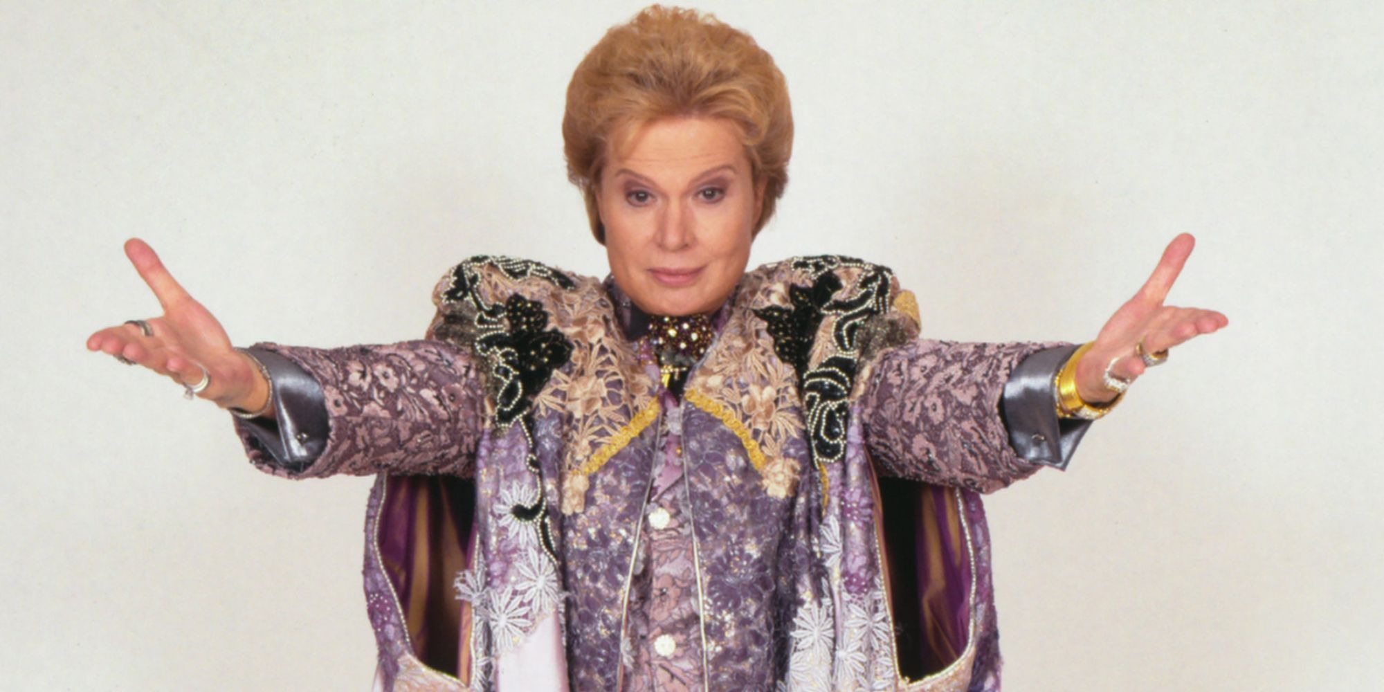 A screengrab from Mucho Mucho Amor: The Legend of Walter Mercado (2020). 