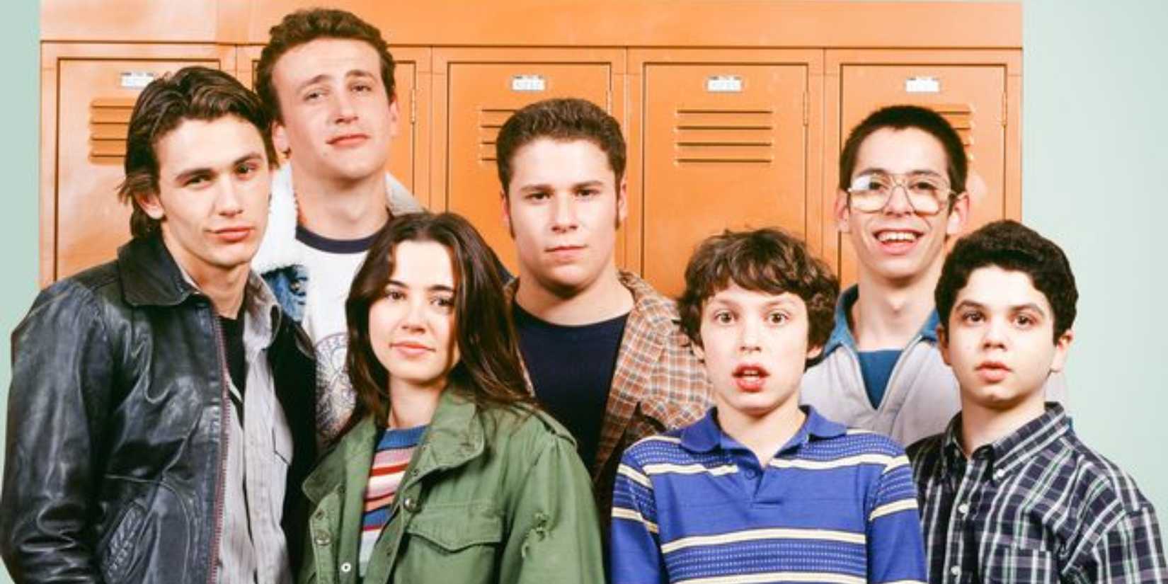 The cast of Freaks and Geeks in front of orange lockers.