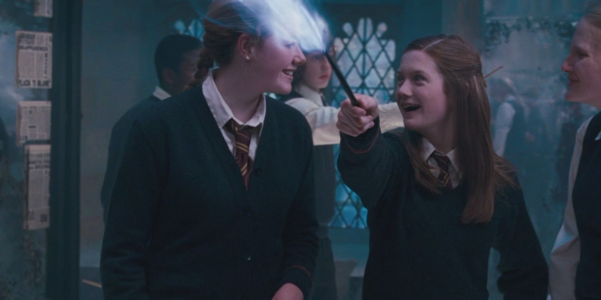 Ginny Weasley lance un sort dans Harry Potter - L'Ordre du Phénix.