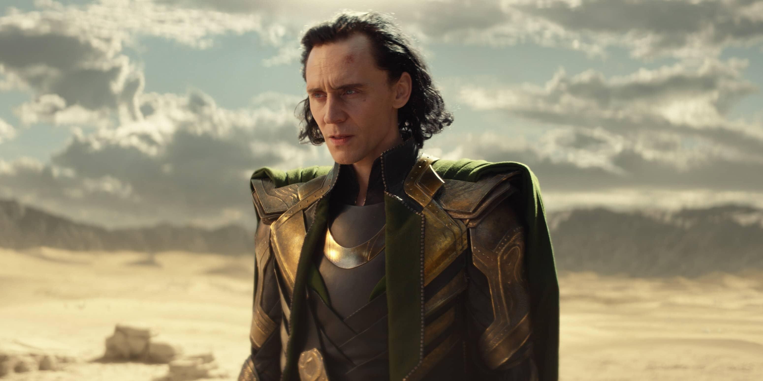 Tom Hiddleston interpreta Loki que fica no deserto na série de TV, Loki
