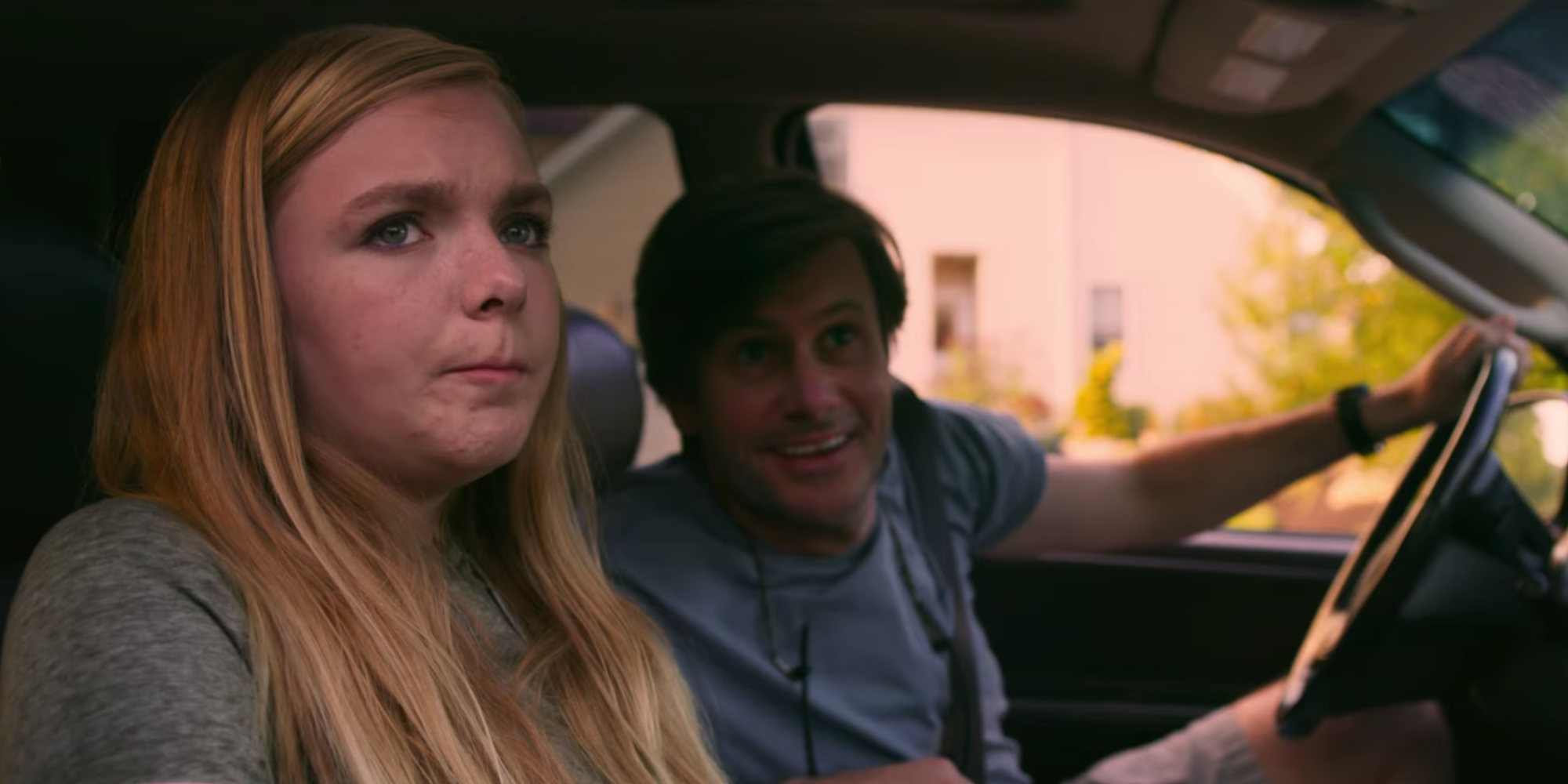 Elsie Fisher du côté passager de la voiture dans Eighth Grade.