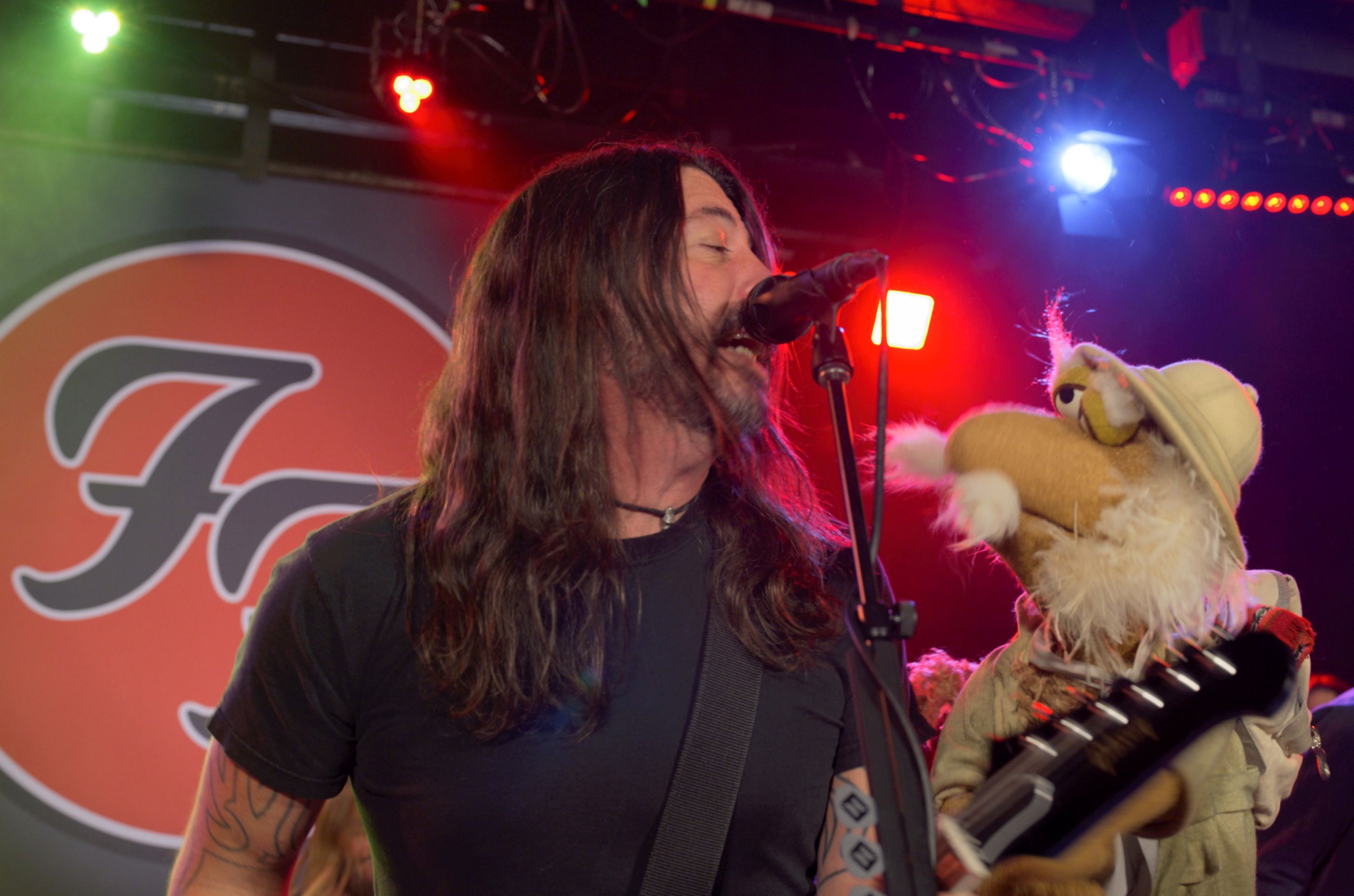 fraggle-rock-back-to-the-rock-dave-grohl-uncle-travelling-matt