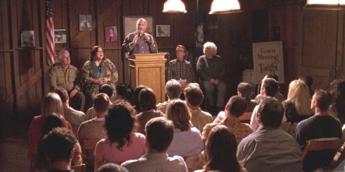 Taylor chairs town meetings at Gilmore Girls.