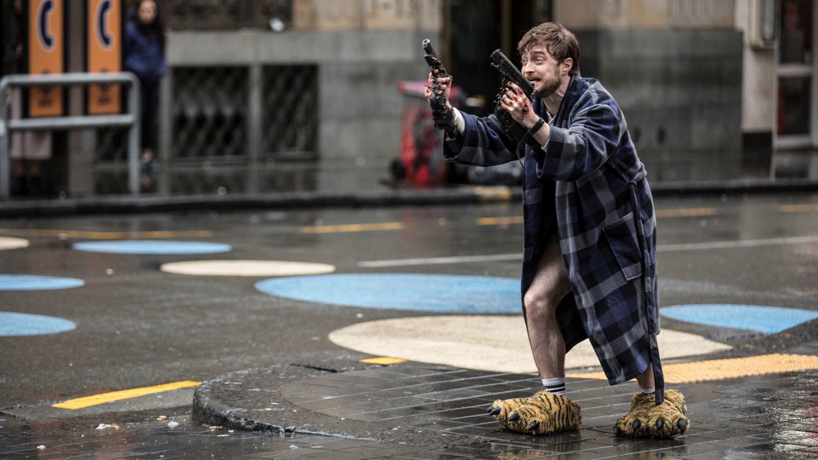 guns-akimbo-daniel-radcliffe