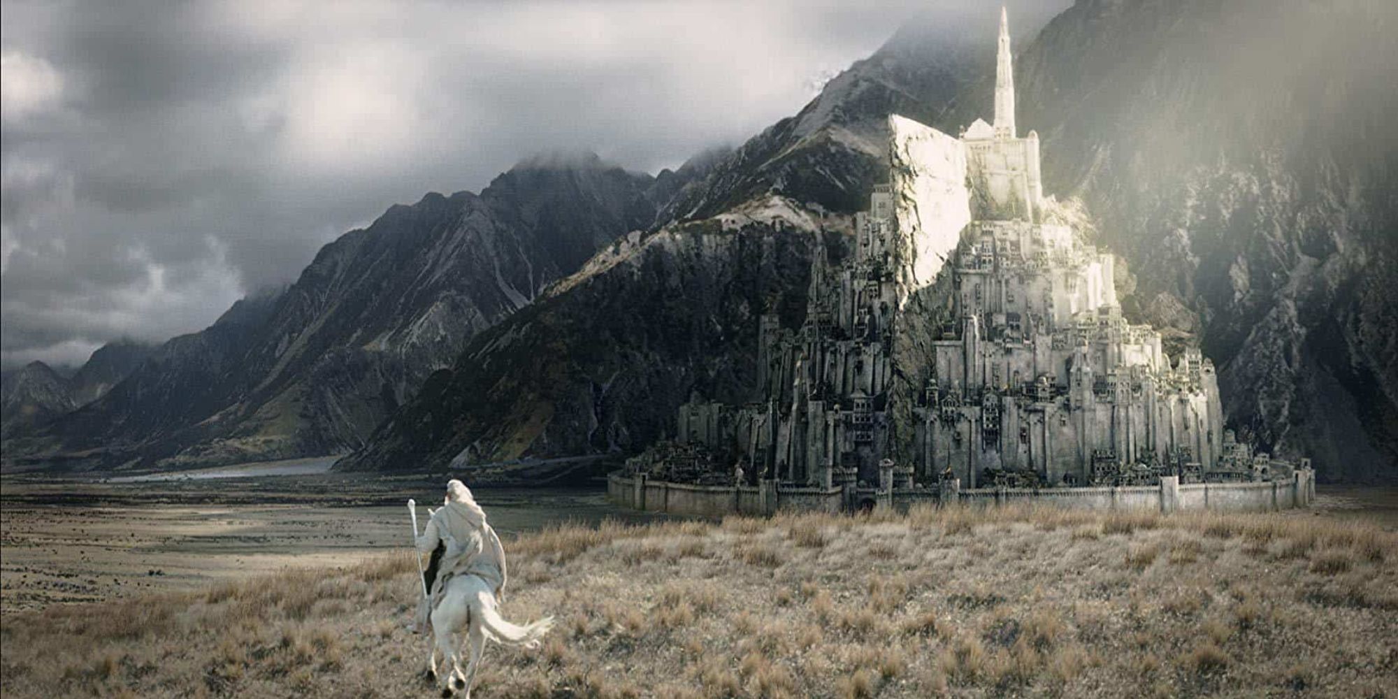 Gandalf chevauchant vers le Gondor dans Le Seigneur des Anneaux : Le Retour du Roi.