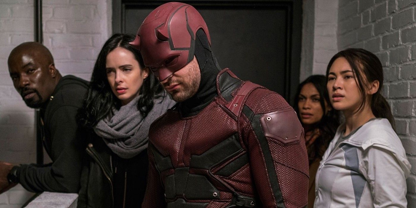 Daredevil, Jessica Jones, Luke Cage, Colleen Wing, and Claire Temple in a stairwell in The Defenders