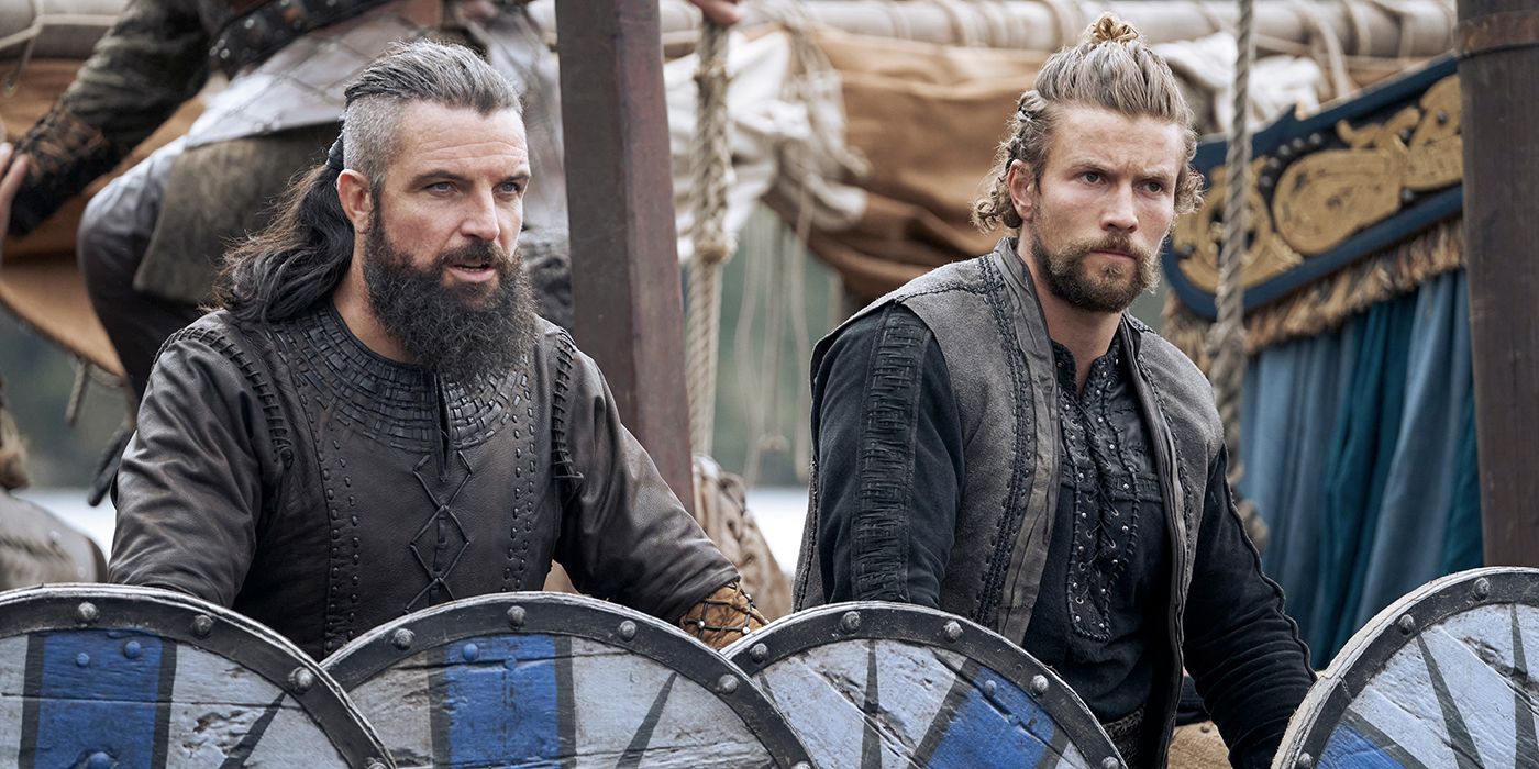Bradley Freegard como King Canute e Leo Suter e Harald Sigurdsson em Vikings Valhalla Temporada 1