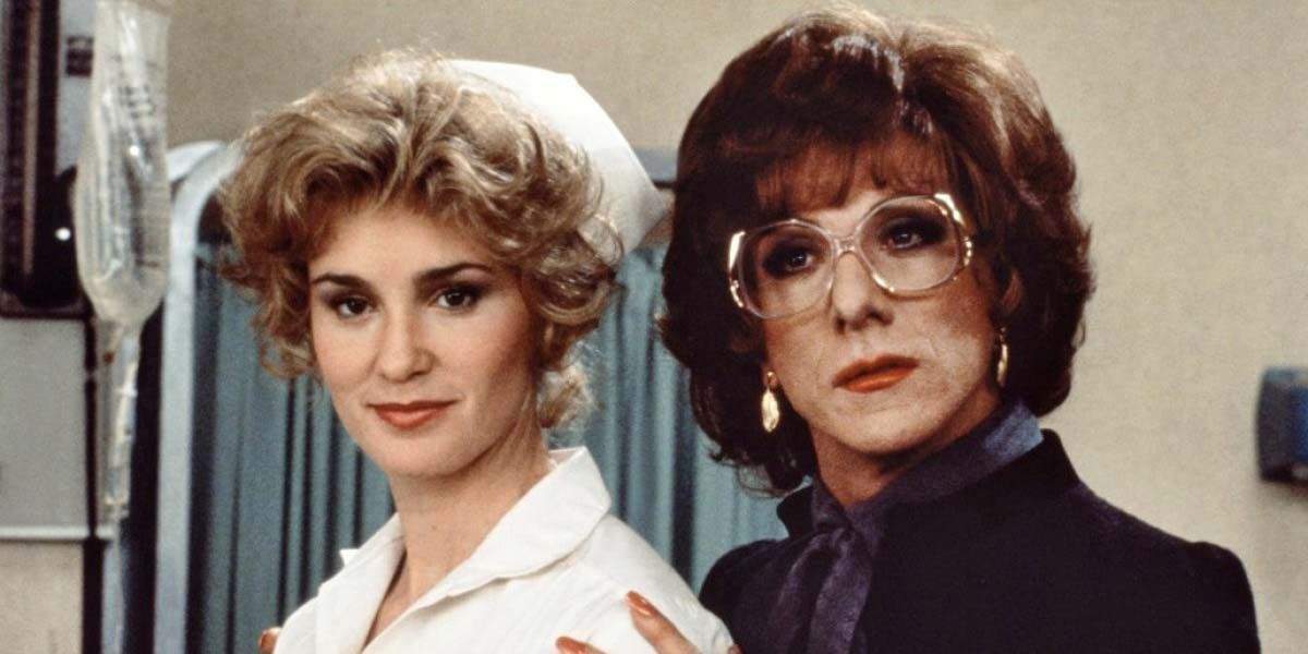 Julie et Dorothy posant ensemble pour une photo dans Tootsie.