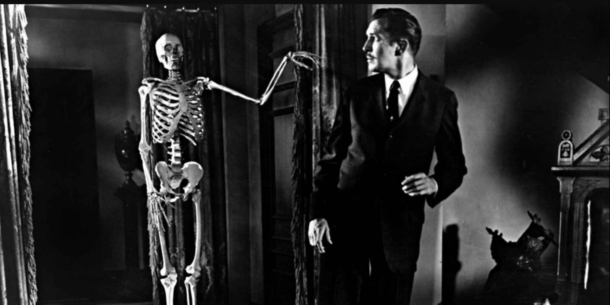 A man and a skeleton in House on Haunted Hill