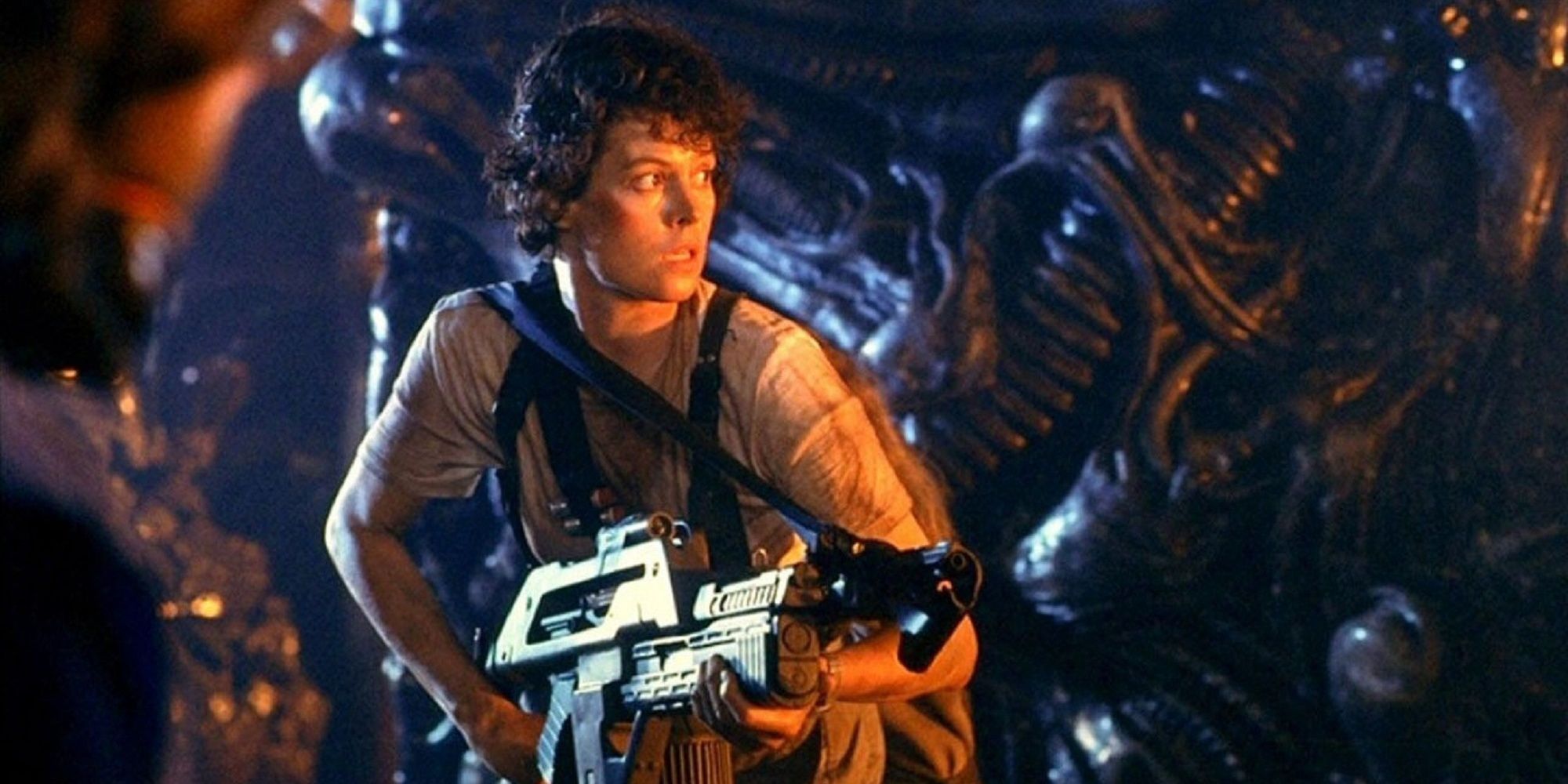 Ellen Ripley holding a weapon in Aliens