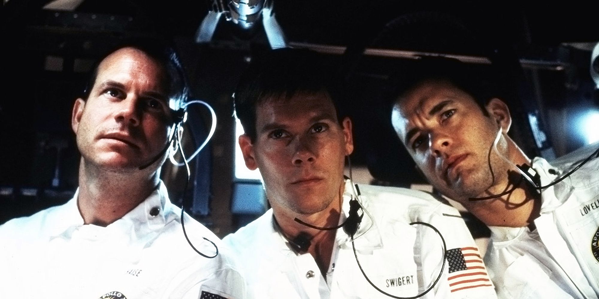 Bill Paxton, Kevin Bacon, and Tom Hanks aboard a spacecraft in Apollo 13