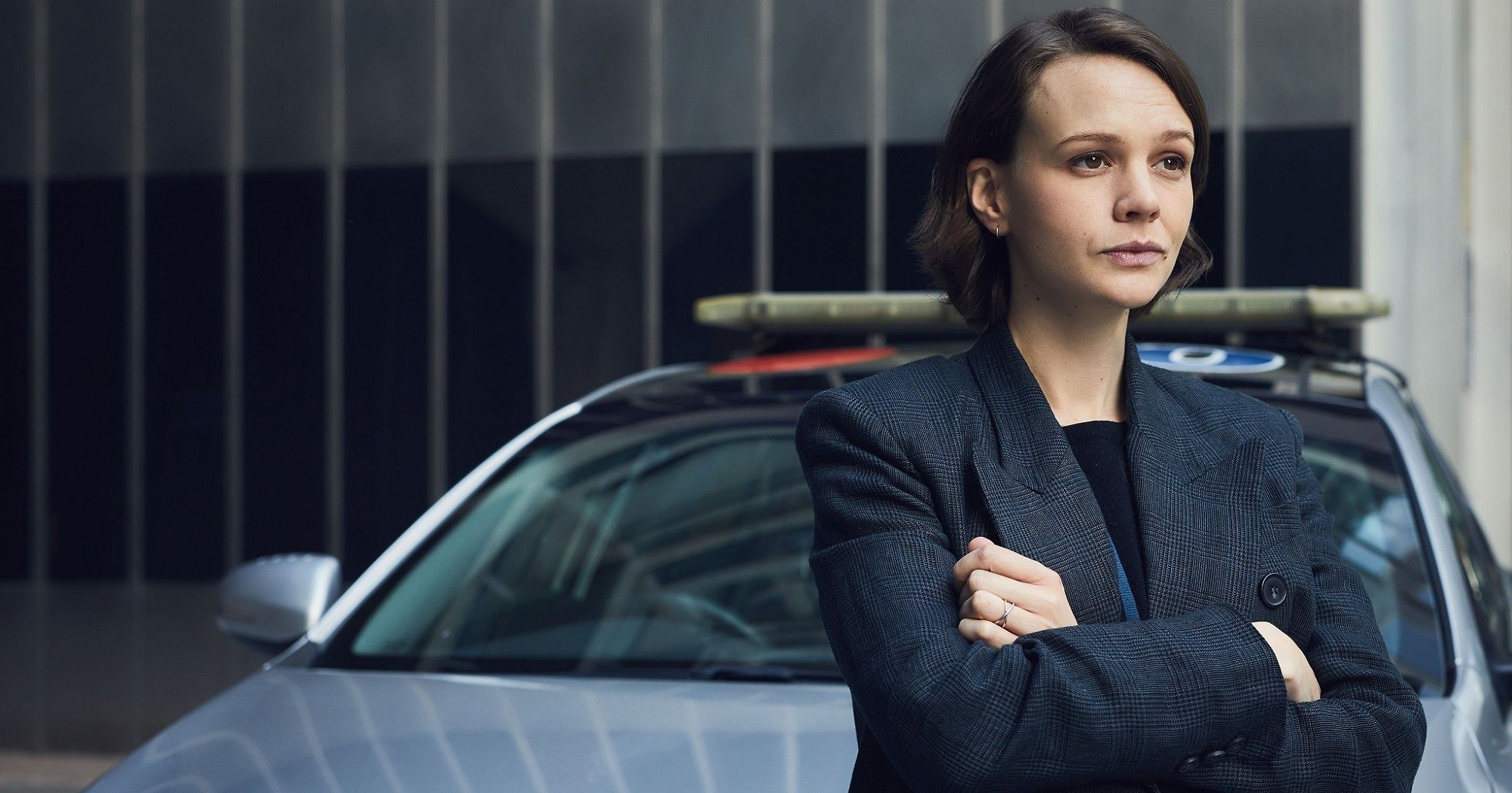 Collateral Kip Glaspie (Carey Mulligan) next to a car