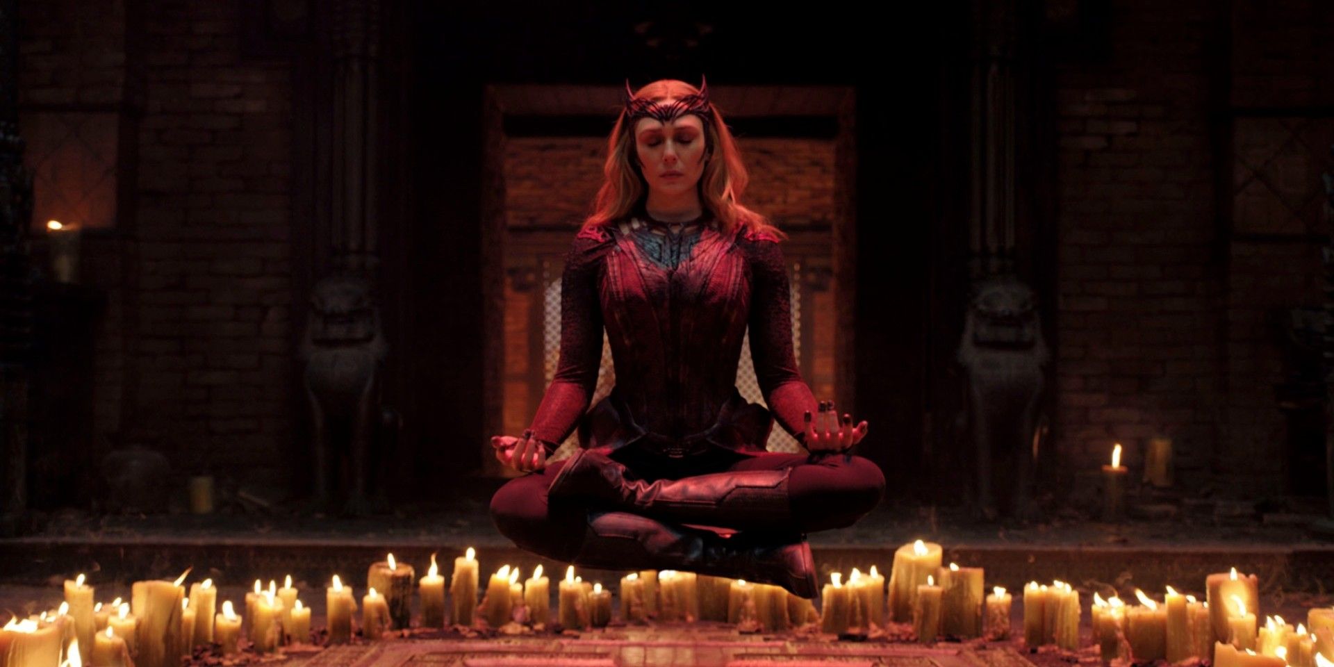 Elizabeth Olsen dans le rôle de la sorcière écarlate dans Le multivers de la folie