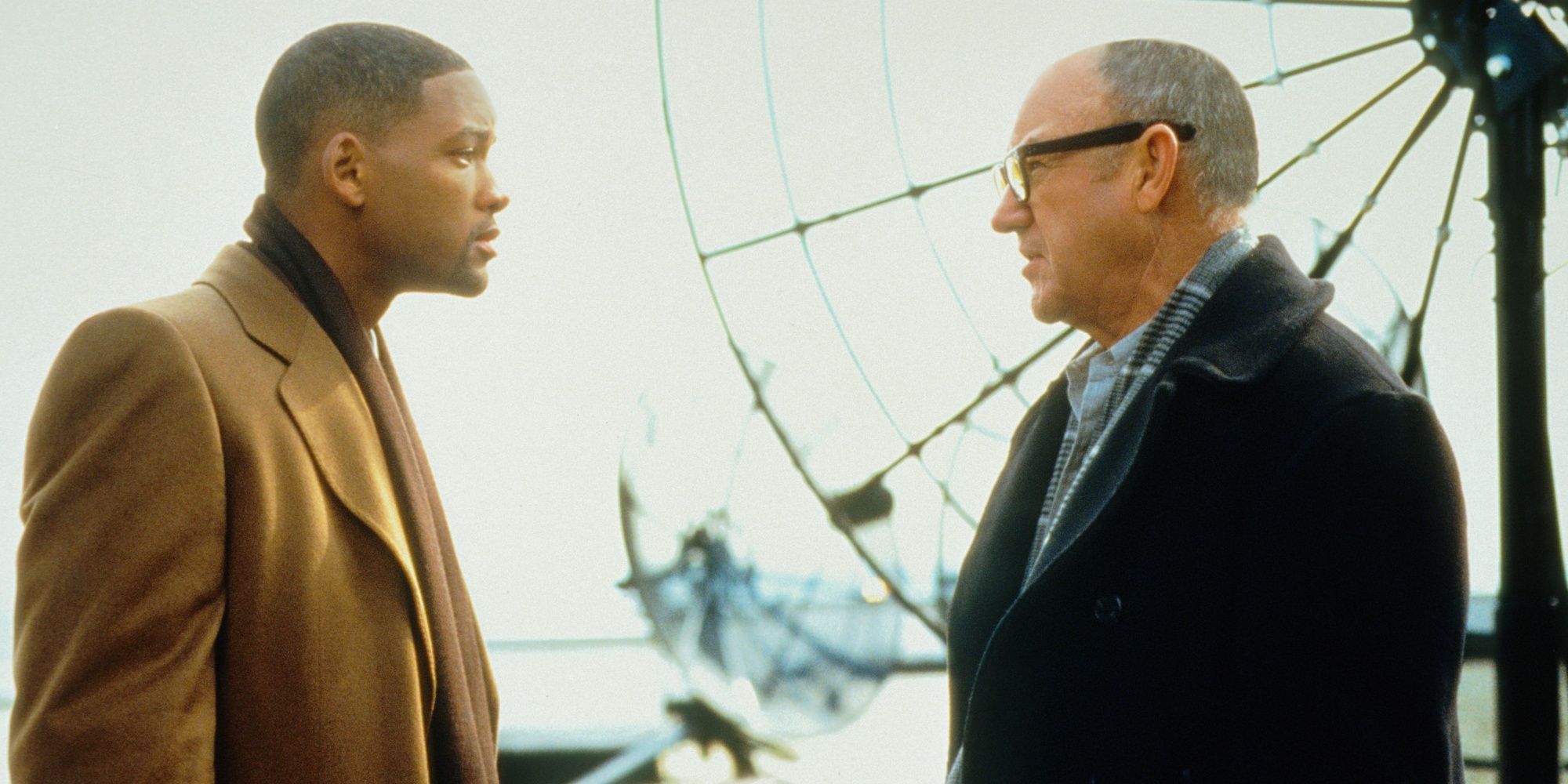 Will Smith and Gene Hackman talking next to satellite dishes in 'Enemy of the State'.