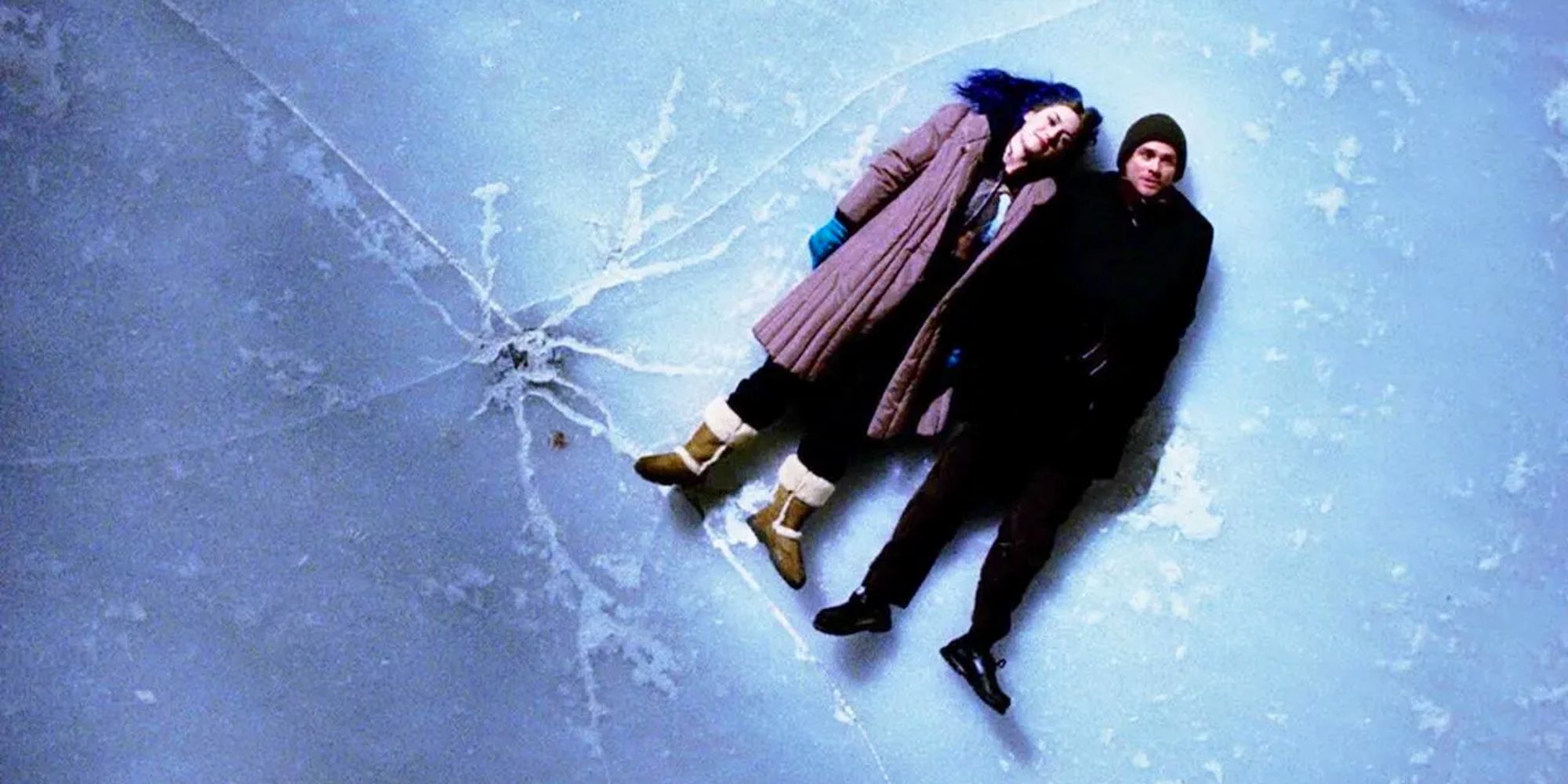 Joel et Clémentine allongés sur la glace de Eternal Sunshine of the Spotless Mind.