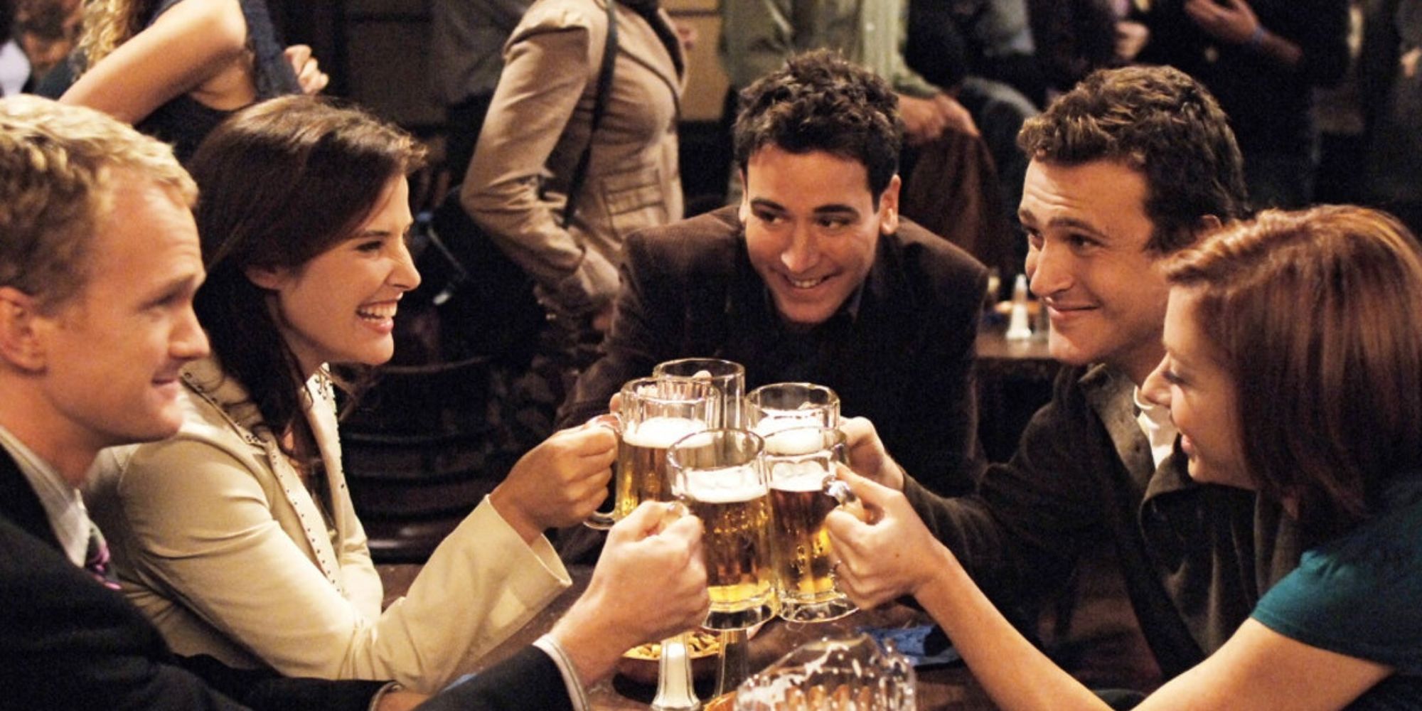 How I Met Your Mother cast sharing a beer