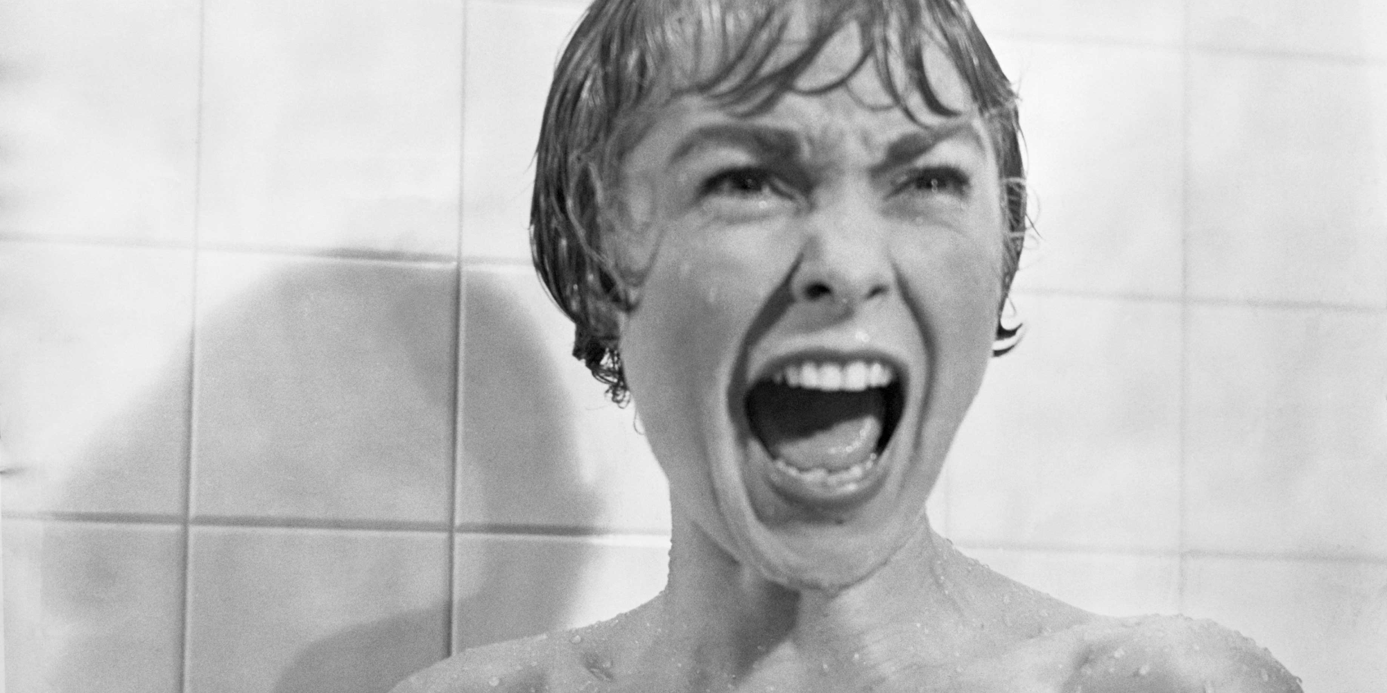 Psycho marion est poignardé sous la douche par norman bates