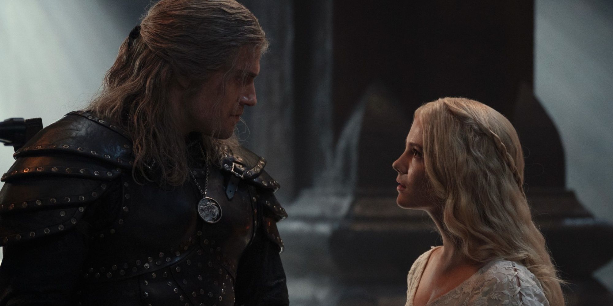 Henry Cavill dans le rôle de Geralt et Freya Allan dans le rôle de Ciri dans The Witcher Saison 2
