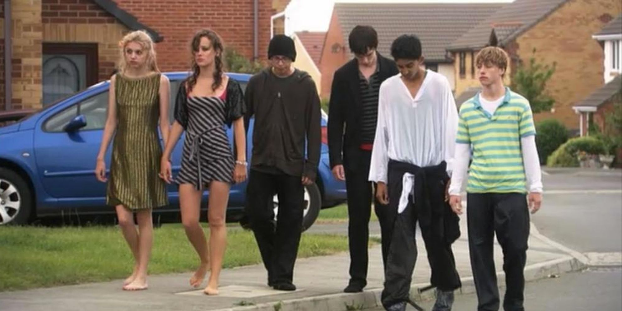 The cast of Skins season 1 walking down the street