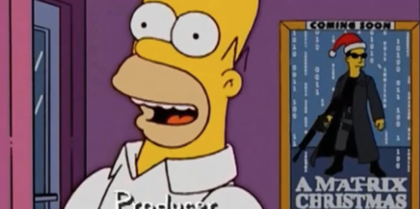 Homer Simpson, interprété par Dan Castellaneta, dans une salle de cinéma avec l'affiche. 