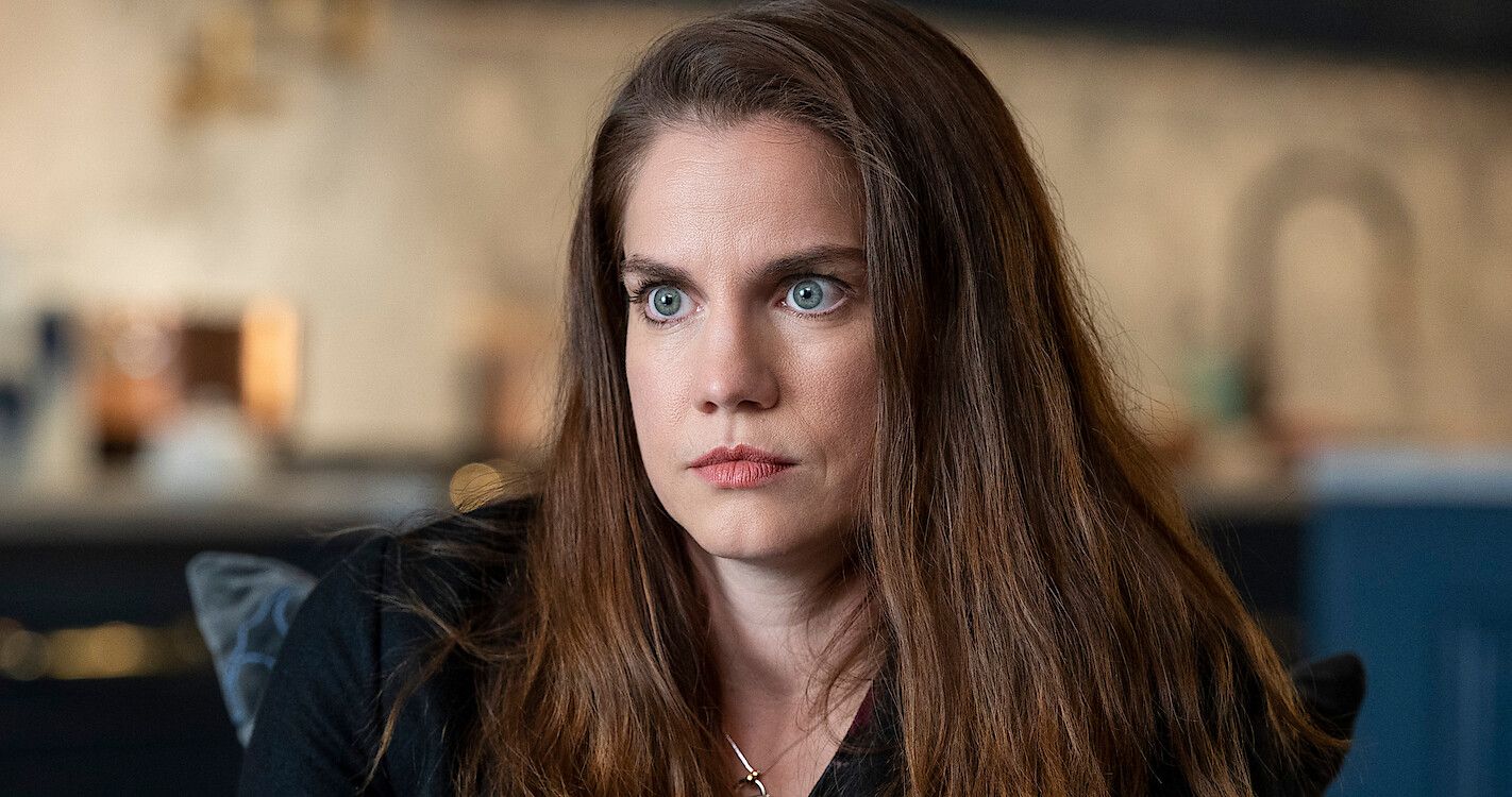 Anna Chlumsky as Vivian in Inventing Anna
