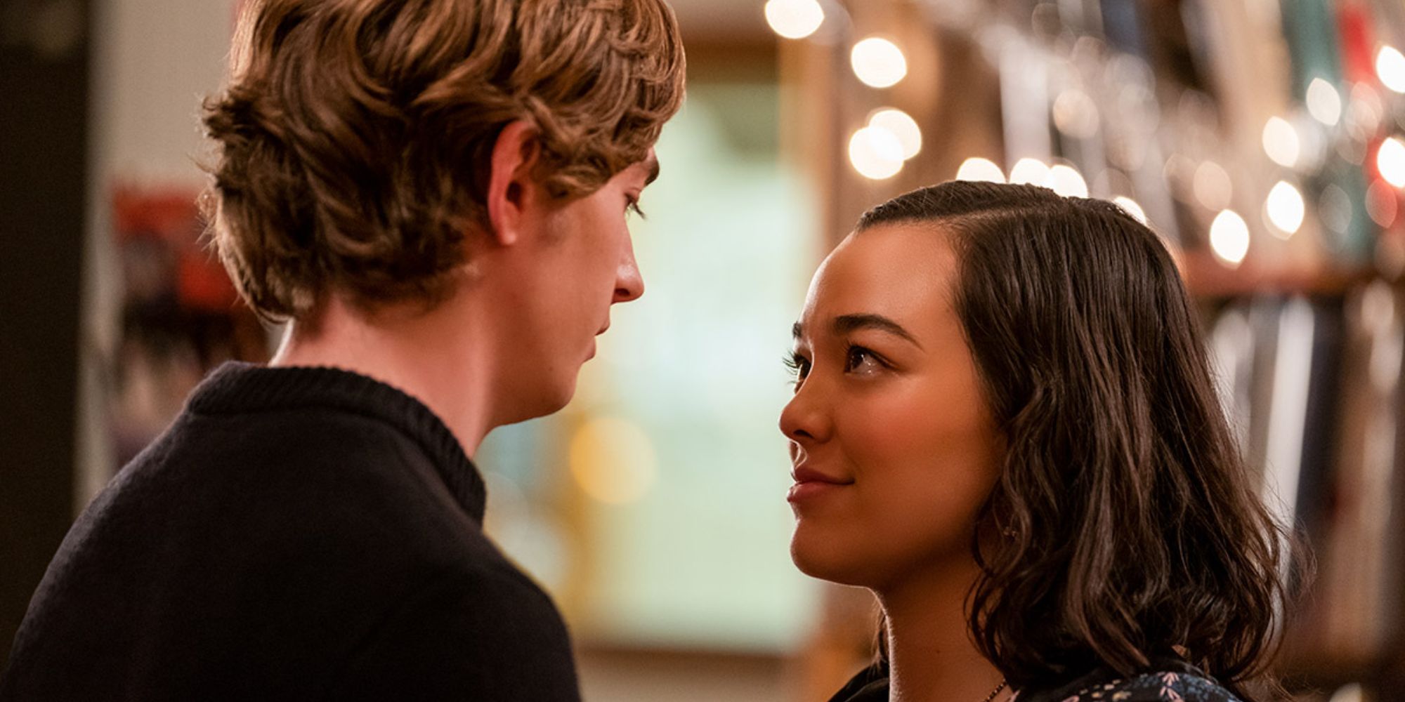 Dash and Lily sharing a moment, looking into each others eyes in Dash and Lily (Netflix 2020).