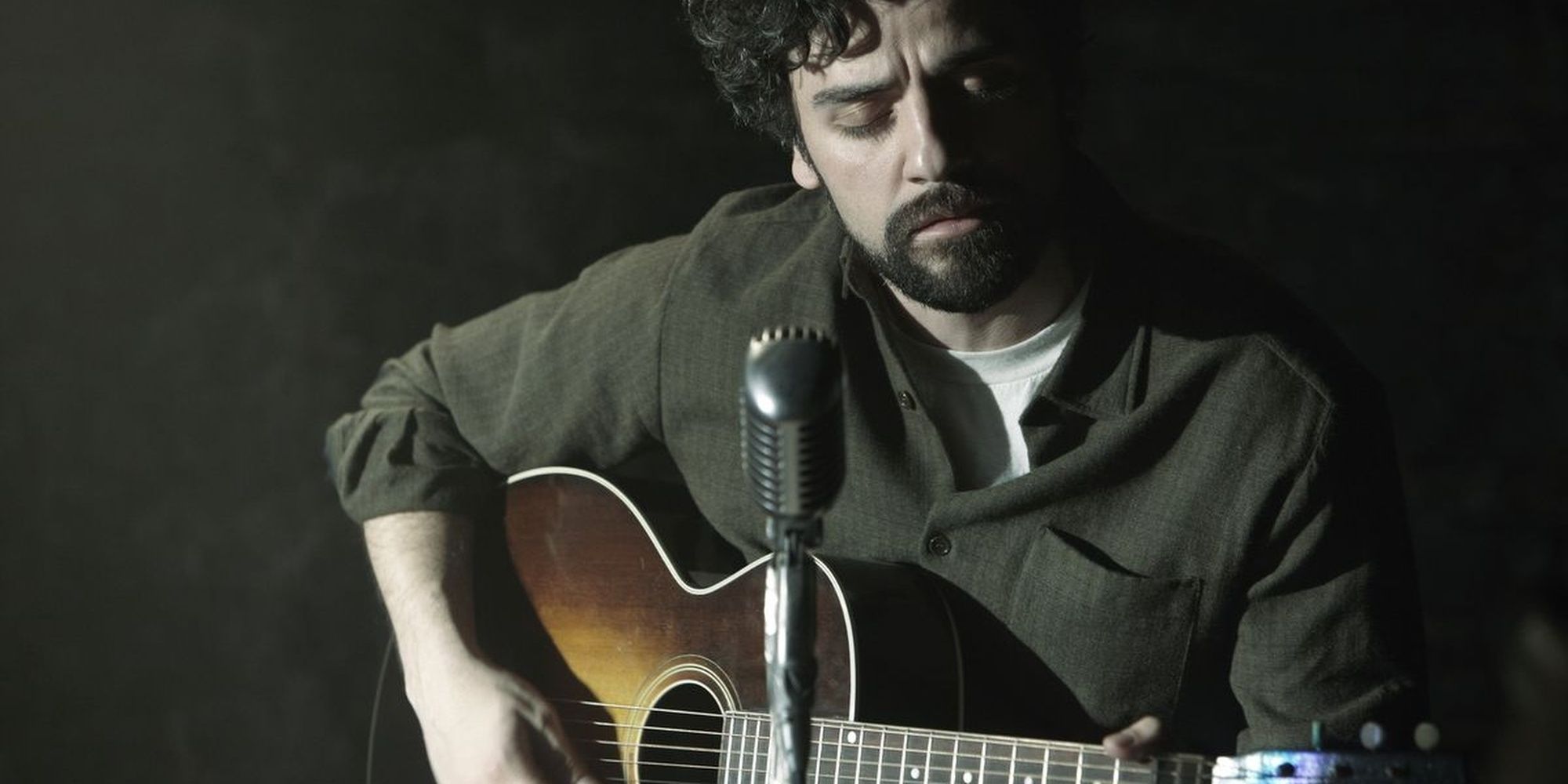 Oscar Isaac performing as his character in Inside Llewyn Davis