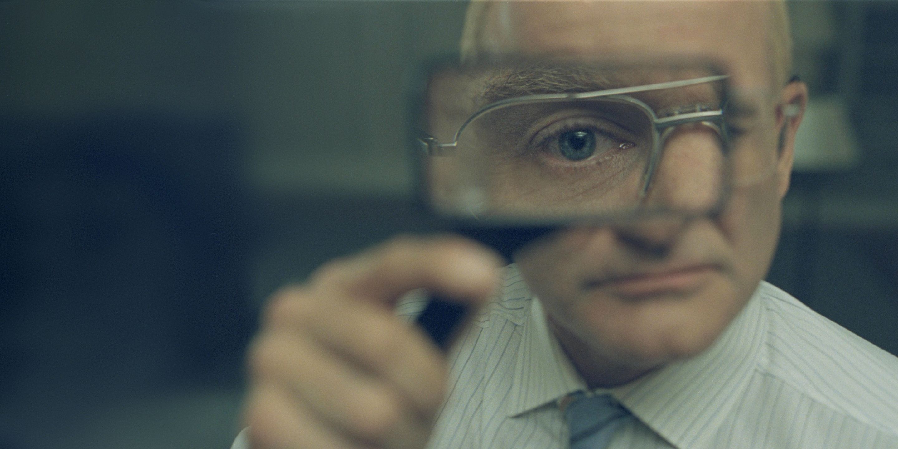 one hour photo, robin williams, thriller, magnifying glass