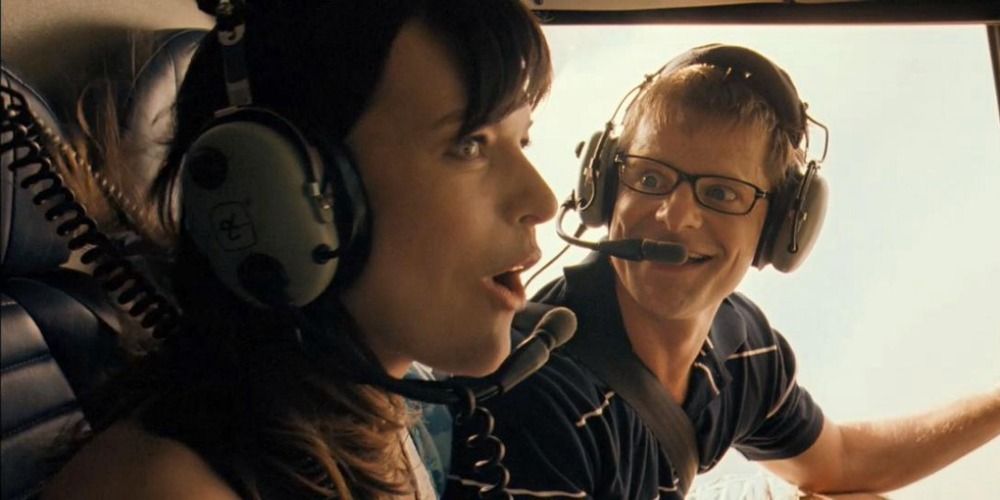 Cydney (Milla Jovovich) and Cliff (Steve Zahn) taking a helicopter rider in A Perfect Getaway