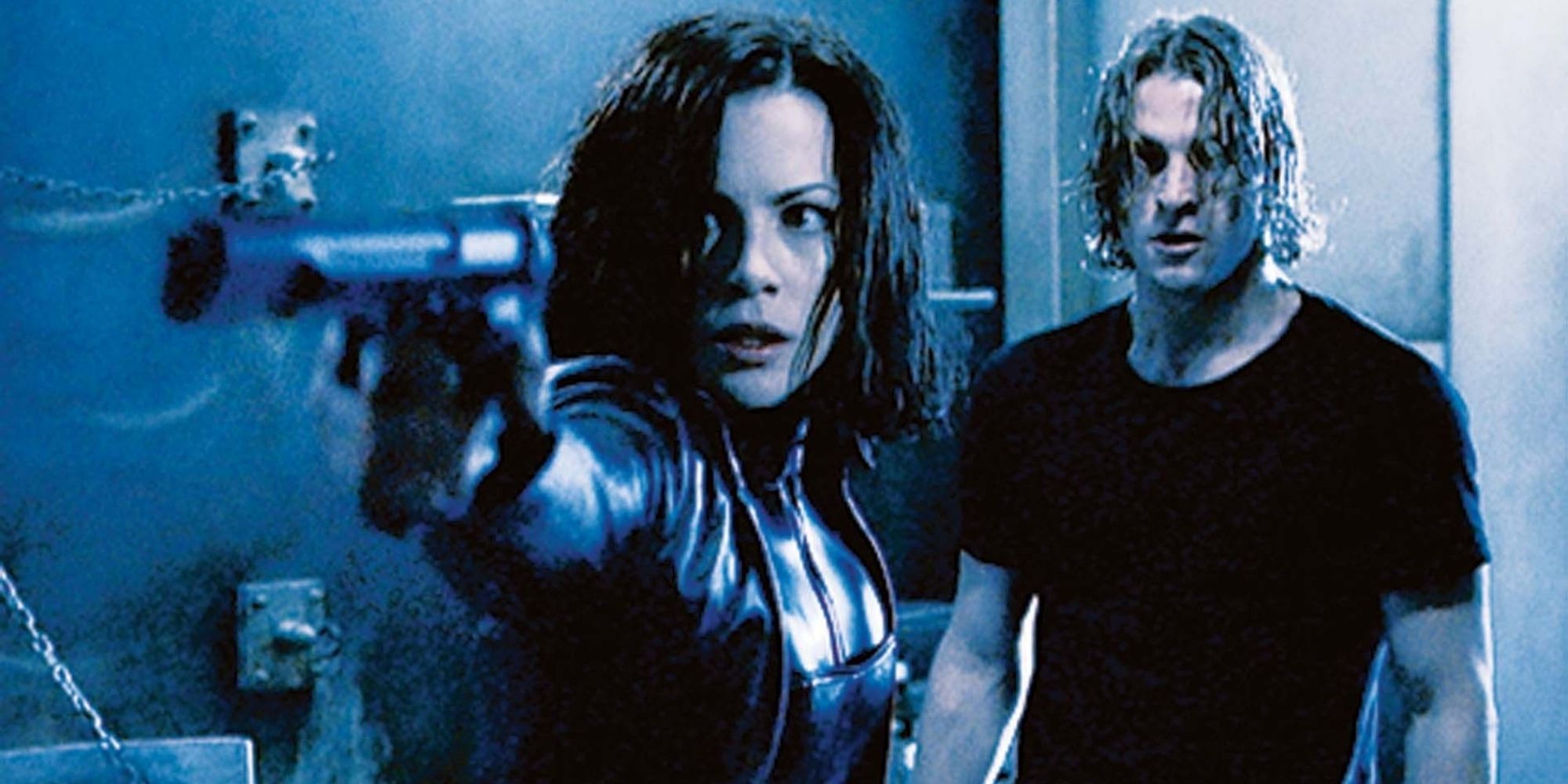 Kate Beckinsale as Selene protecting werewolf Michael played by Scott Speedman in Underworld