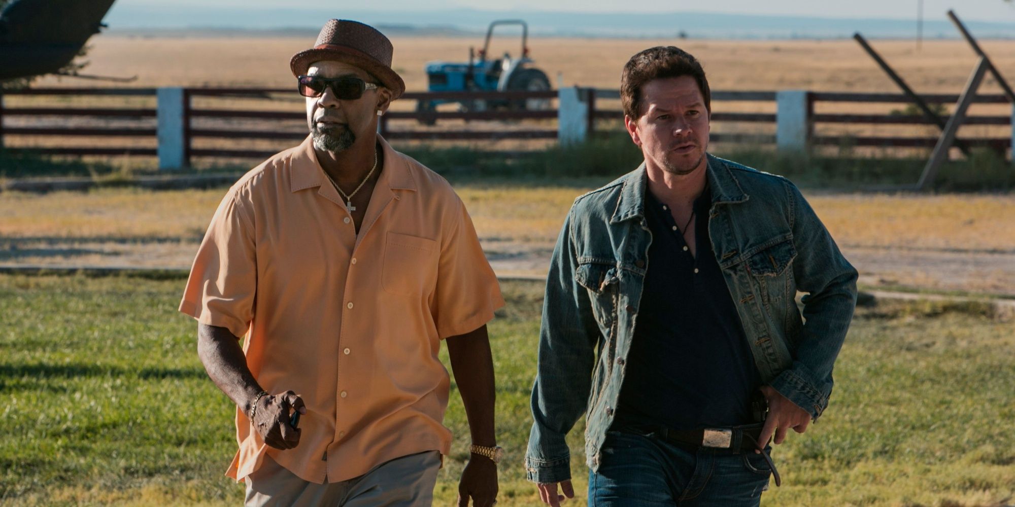 Denzel Washington dan Mark-Wahlberg dalam 2 Senjata