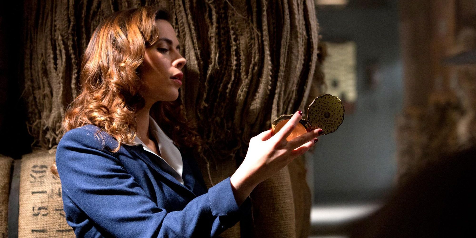 Agent Carter strategically using a mirror