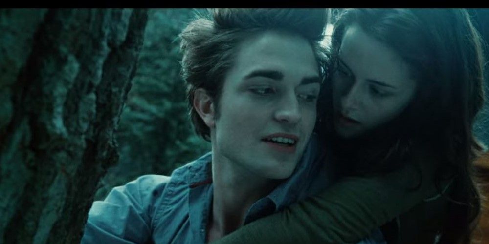 Edward and Bella Climbing Tree Scene in 'Twilight'