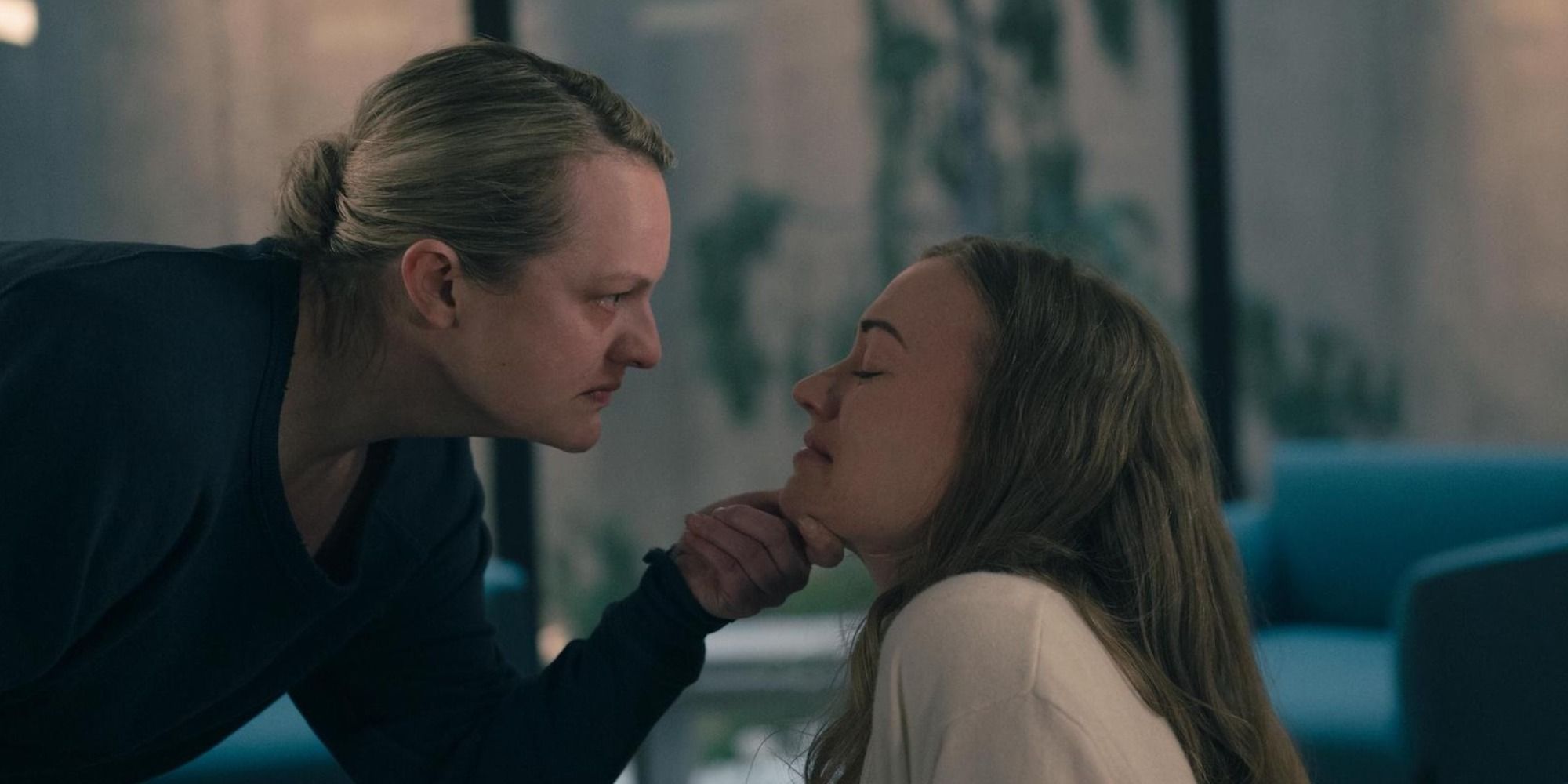 June gripping Serena&rsquo;s jaw